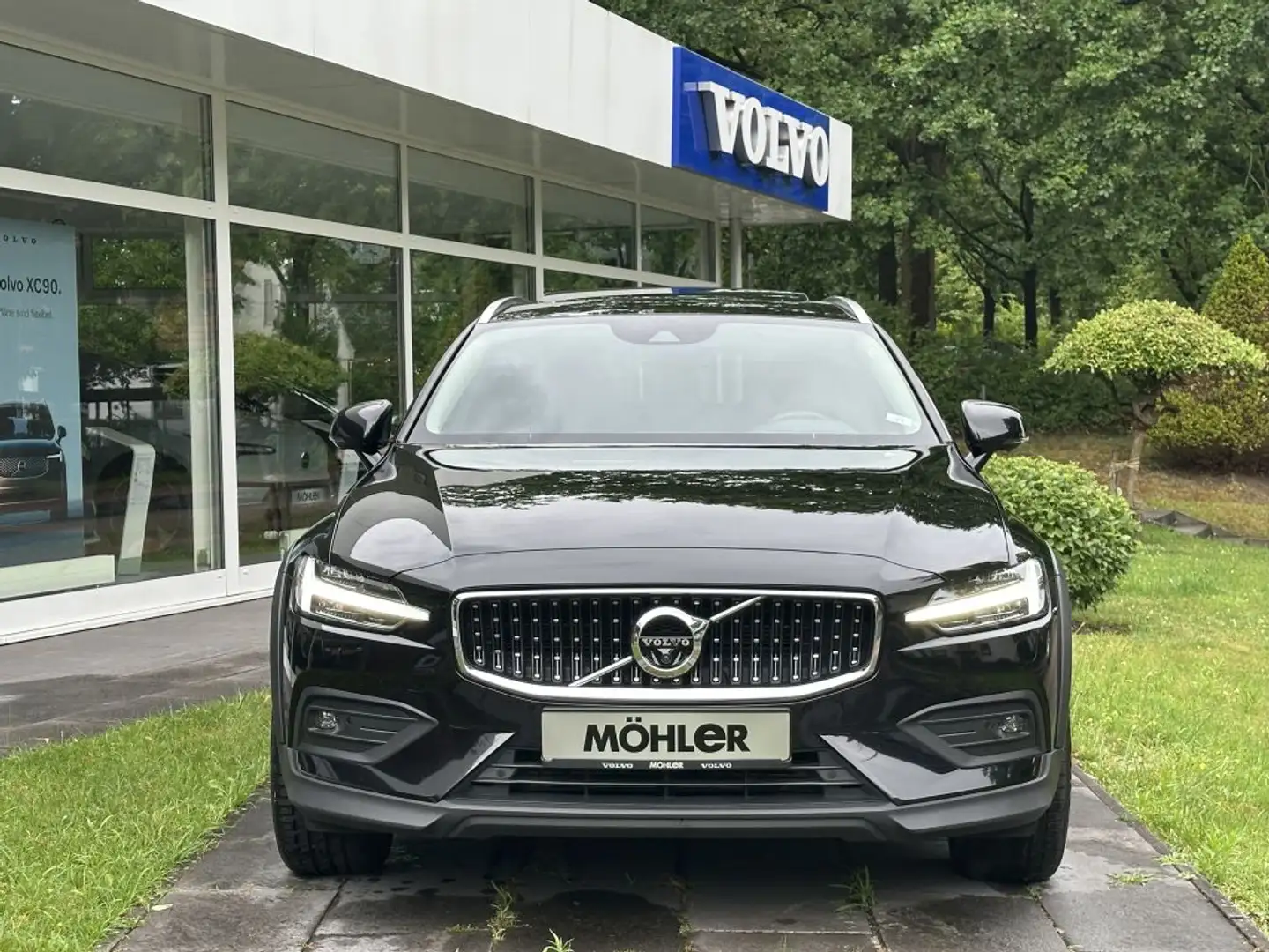 Volvo V60 Cross Country B4 D AWD Geartronic Pro Noir - 2