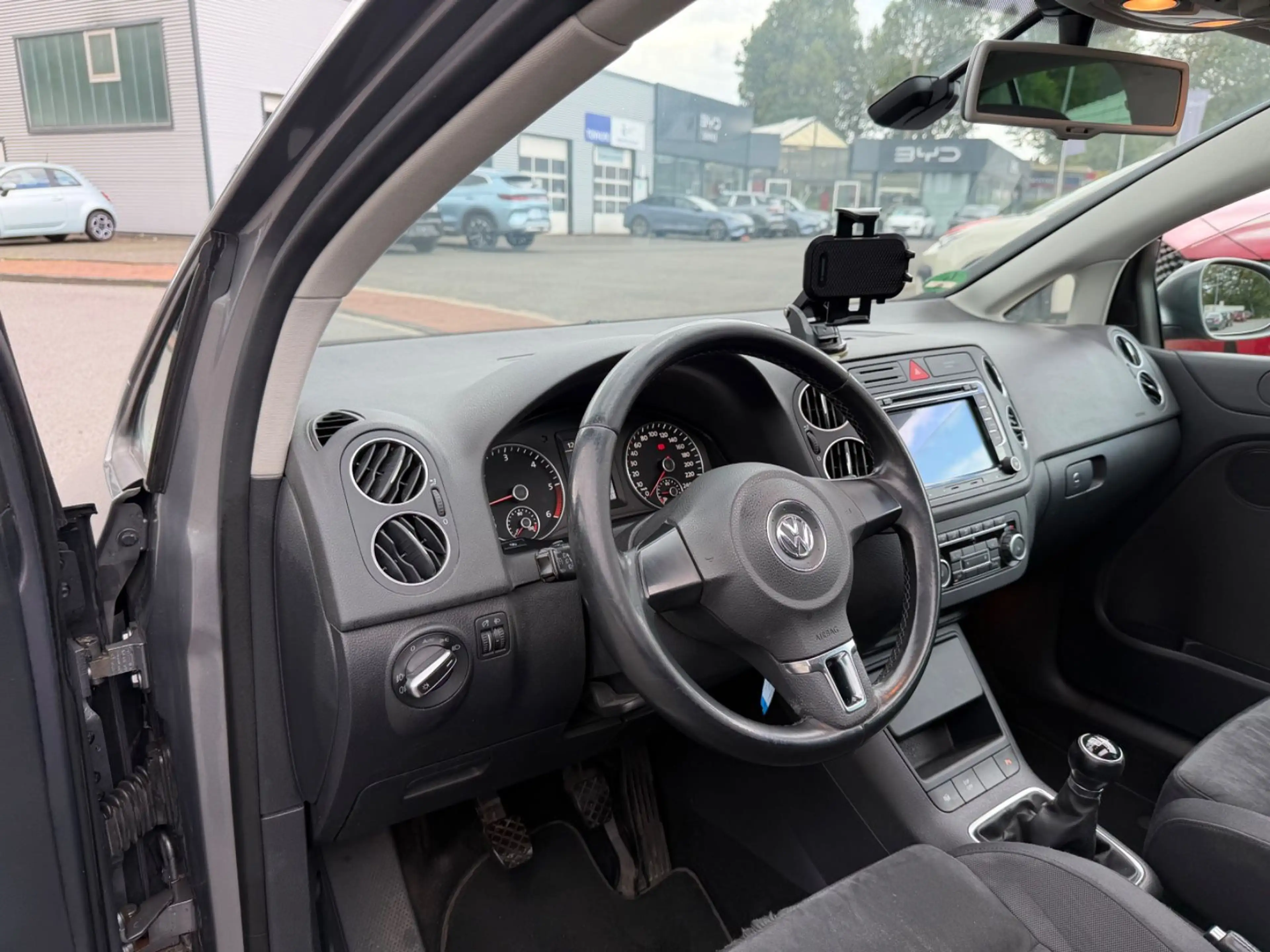 Volkswagen Golf Plus HIGHL./2.HD/NAVI/ALCANT./SCHIEBD./ALU/PDC/AHK/ — photo 6