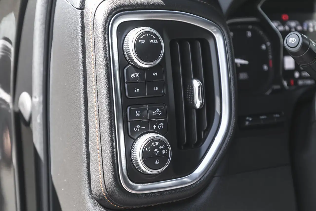 GMC Sierra 3500HD снимка GMC Sierra 3500HD