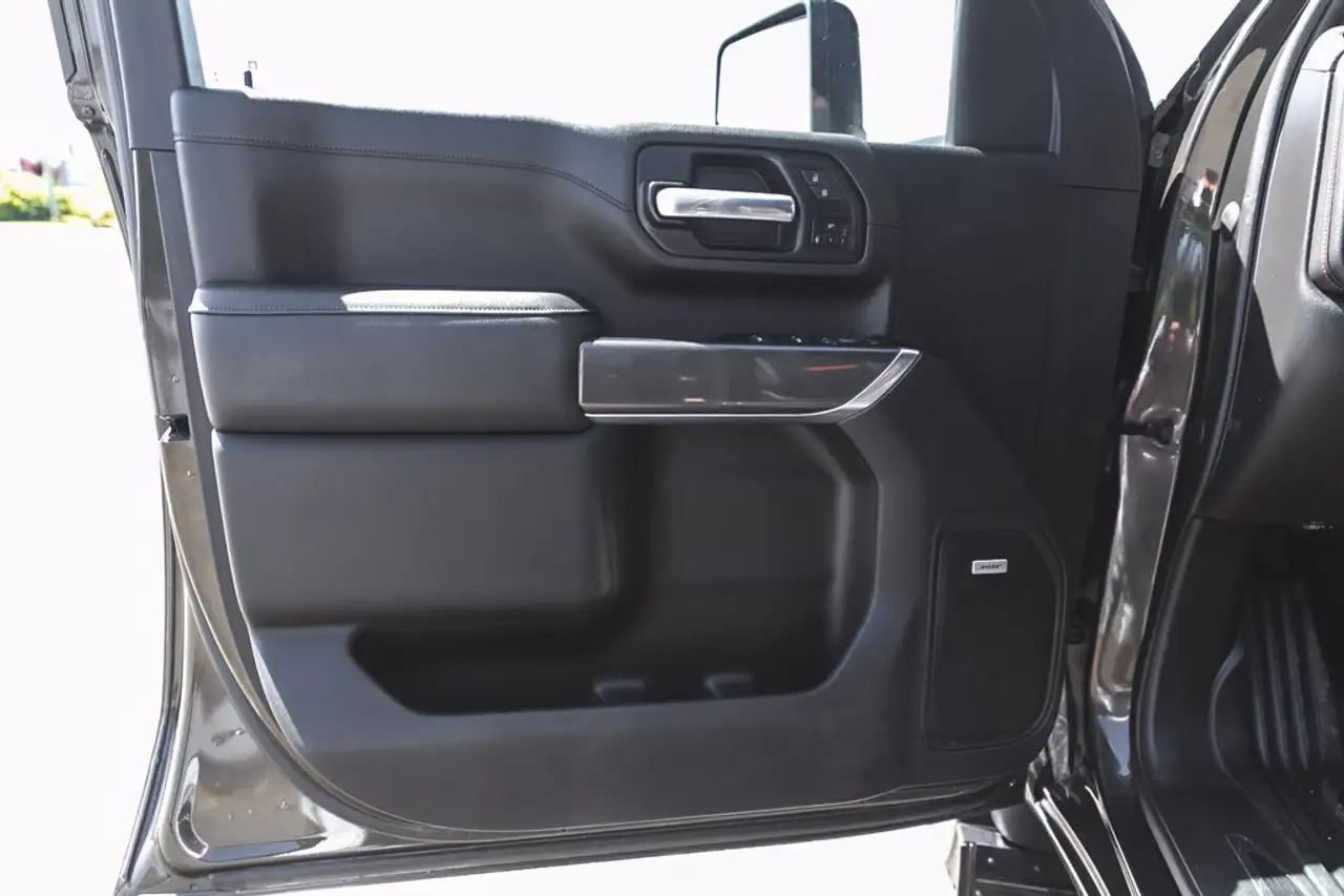 GMC Sierra 3500HD снимка GMC Sierra 3500HD