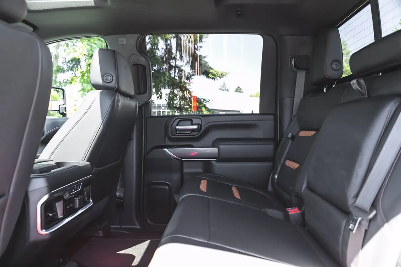 GMC Sierra 3500HD снимка GMC Sierra 3500HD