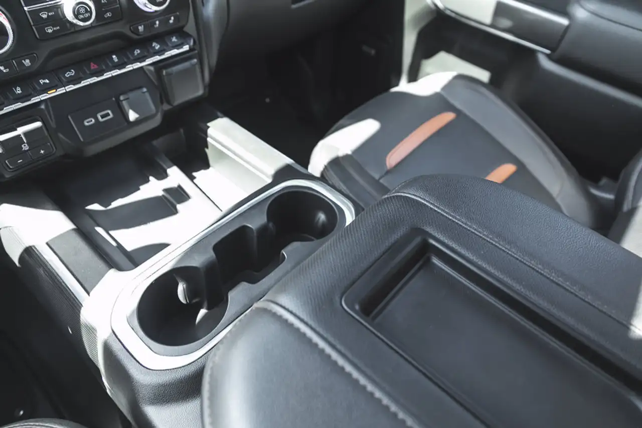 GMC Sierra 3500HD снимка GMC Sierra 3500HD