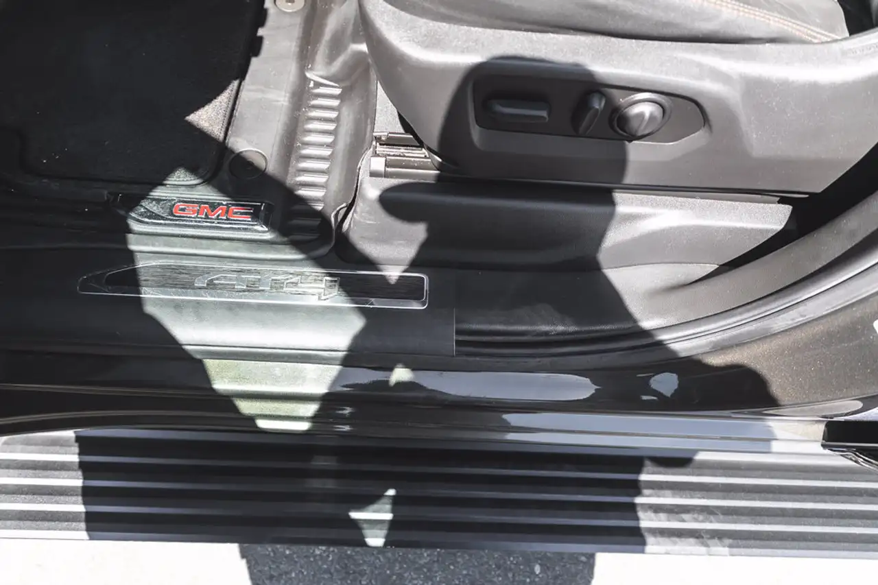 GMC Sierra 3500HD снимка GMC Sierra 3500HD