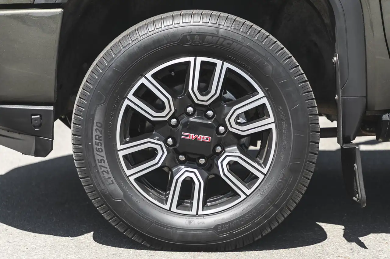GMC Sierra 3500HD снимка GMC Sierra 3500HD