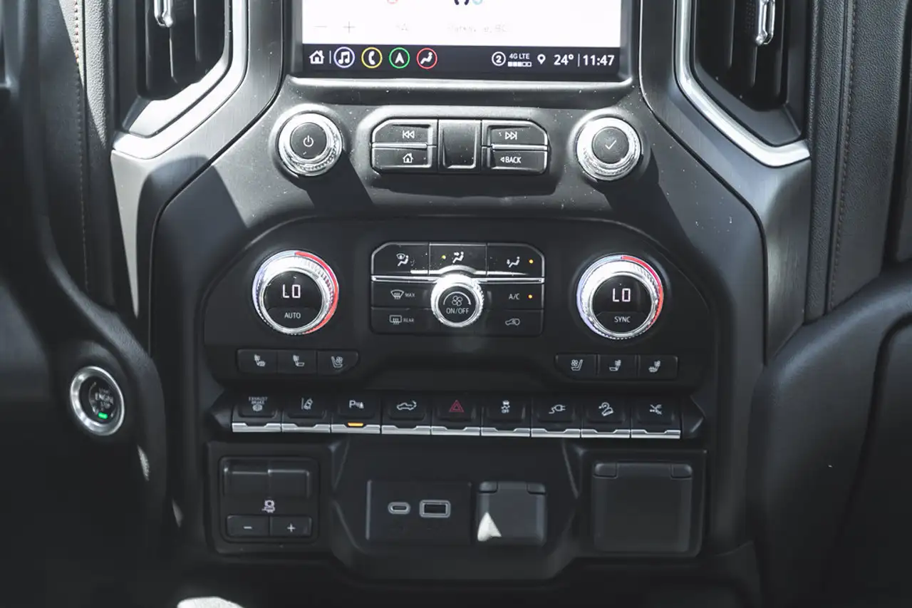 GMC Sierra 3500HD снимка GMC Sierra 3500HD