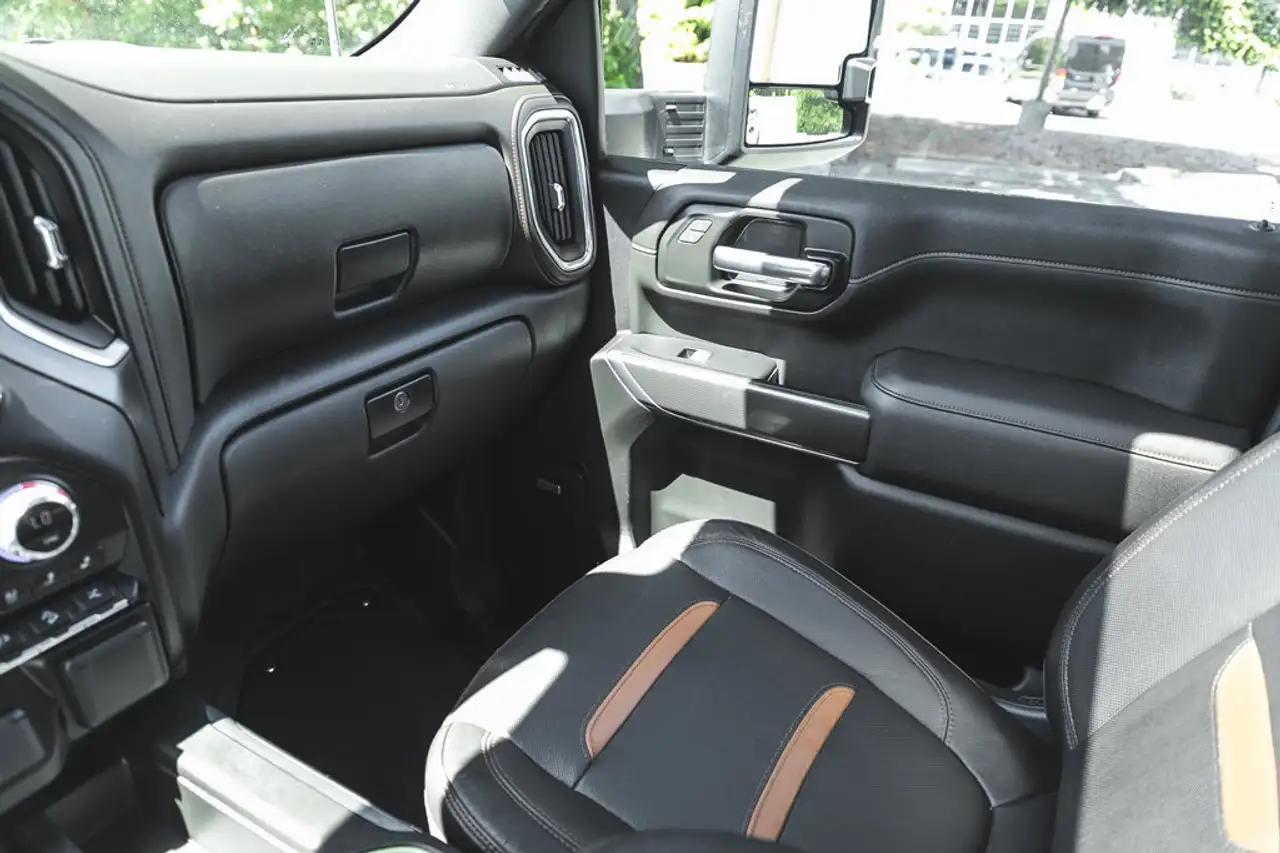 GMC Sierra 3500HD снимка GMC Sierra 3500HD