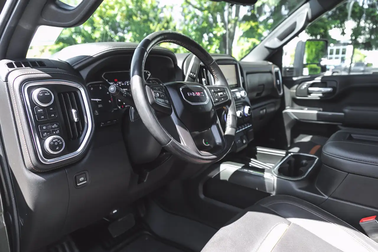 GMC Sierra 3500HD снимка GMC Sierra 3500HD