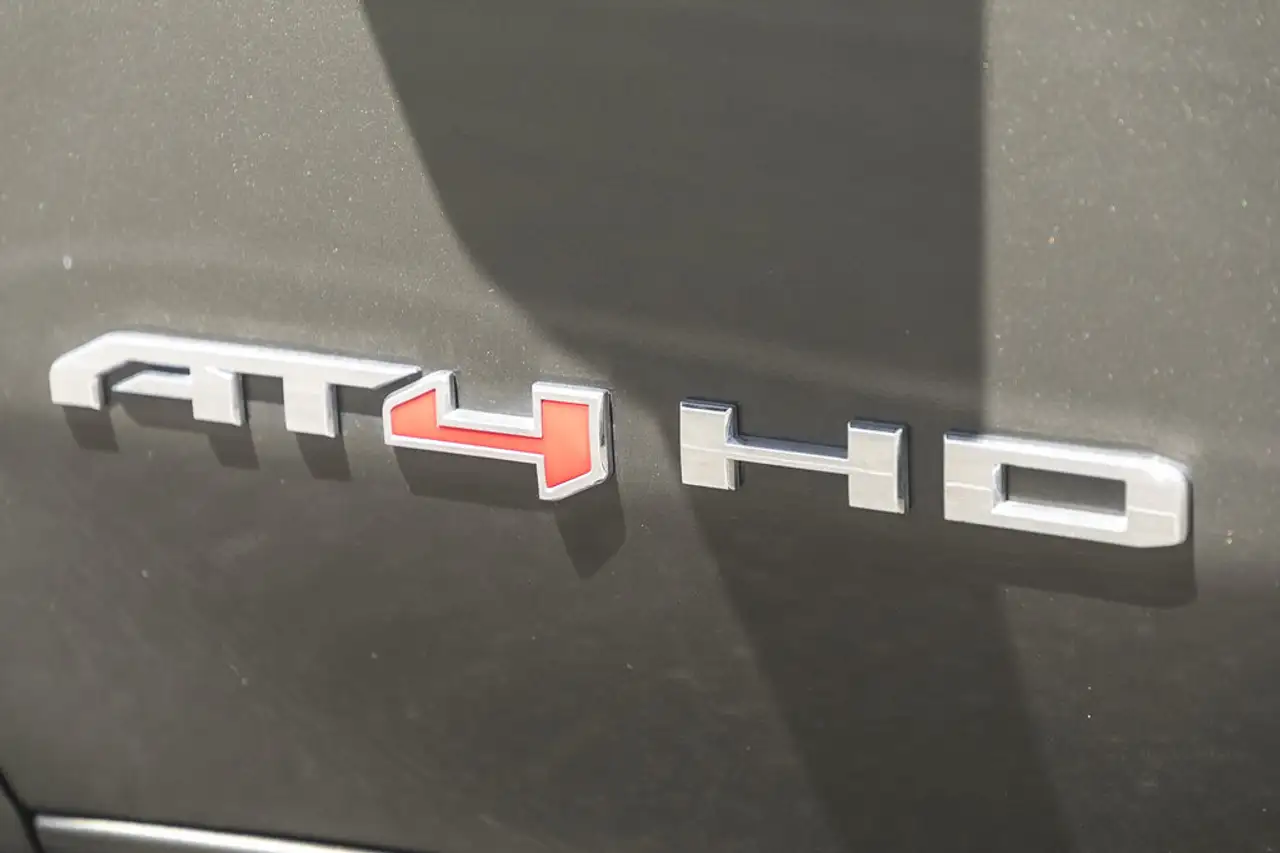 GMC Sierra 3500HD снимка GMC Sierra 3500HD