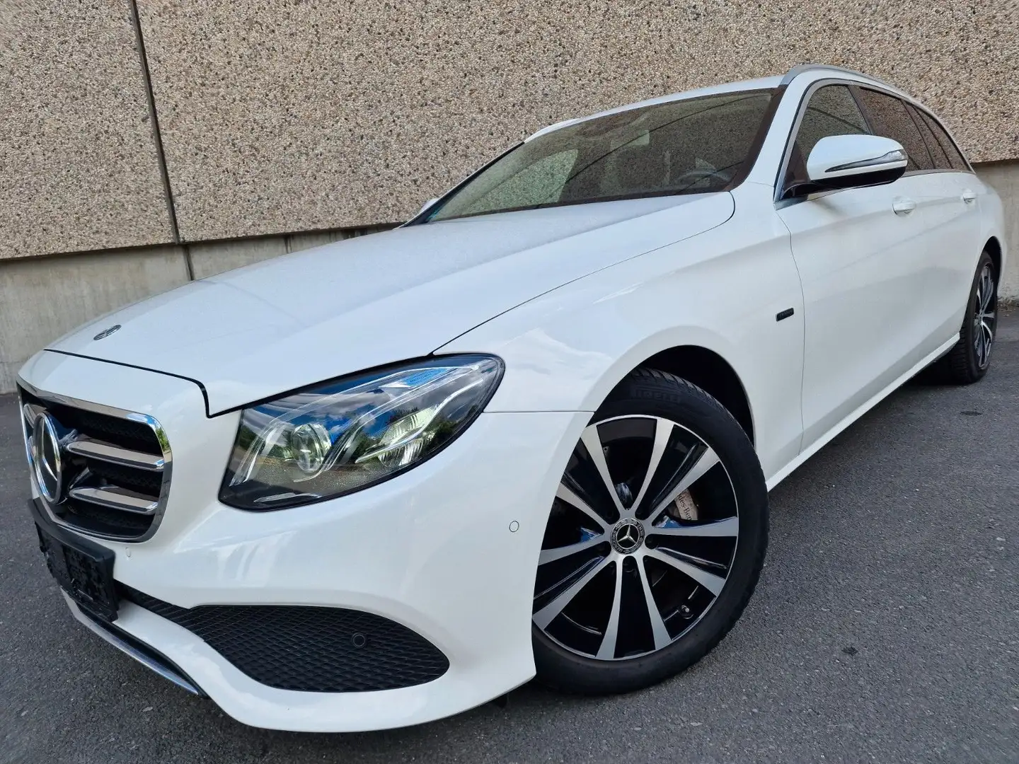 Mercedes-Benz E 300 d T 9G/1 HAND/LEDER/NAVI/MULTIBEAM/KAM/AHK+ Blanc - 1