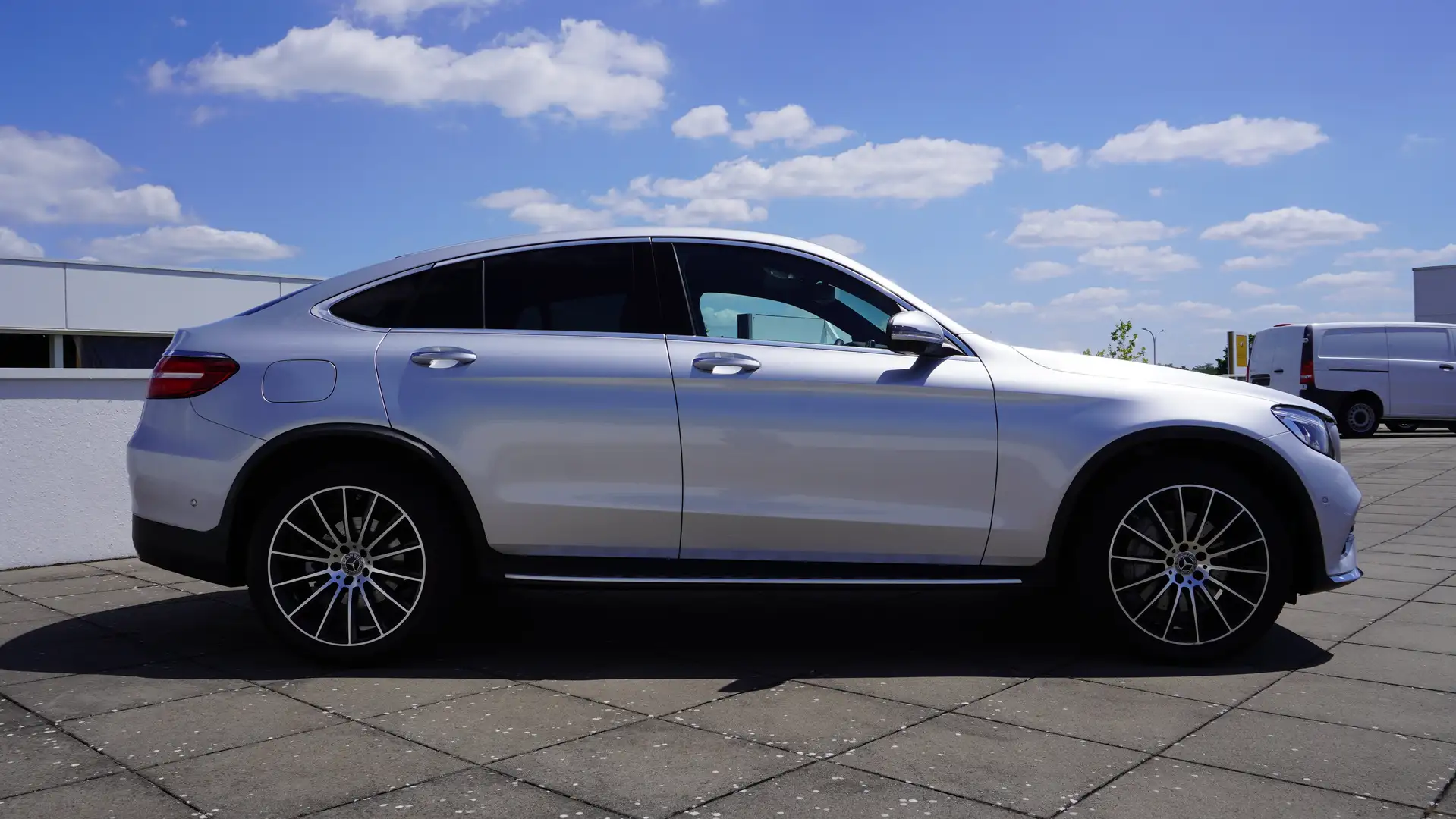 Mercedes-Benz GLC 250 Coupé 4M/RIJASSIST/AMG/PARKEERPAK MET CAM/LED Argent - 2