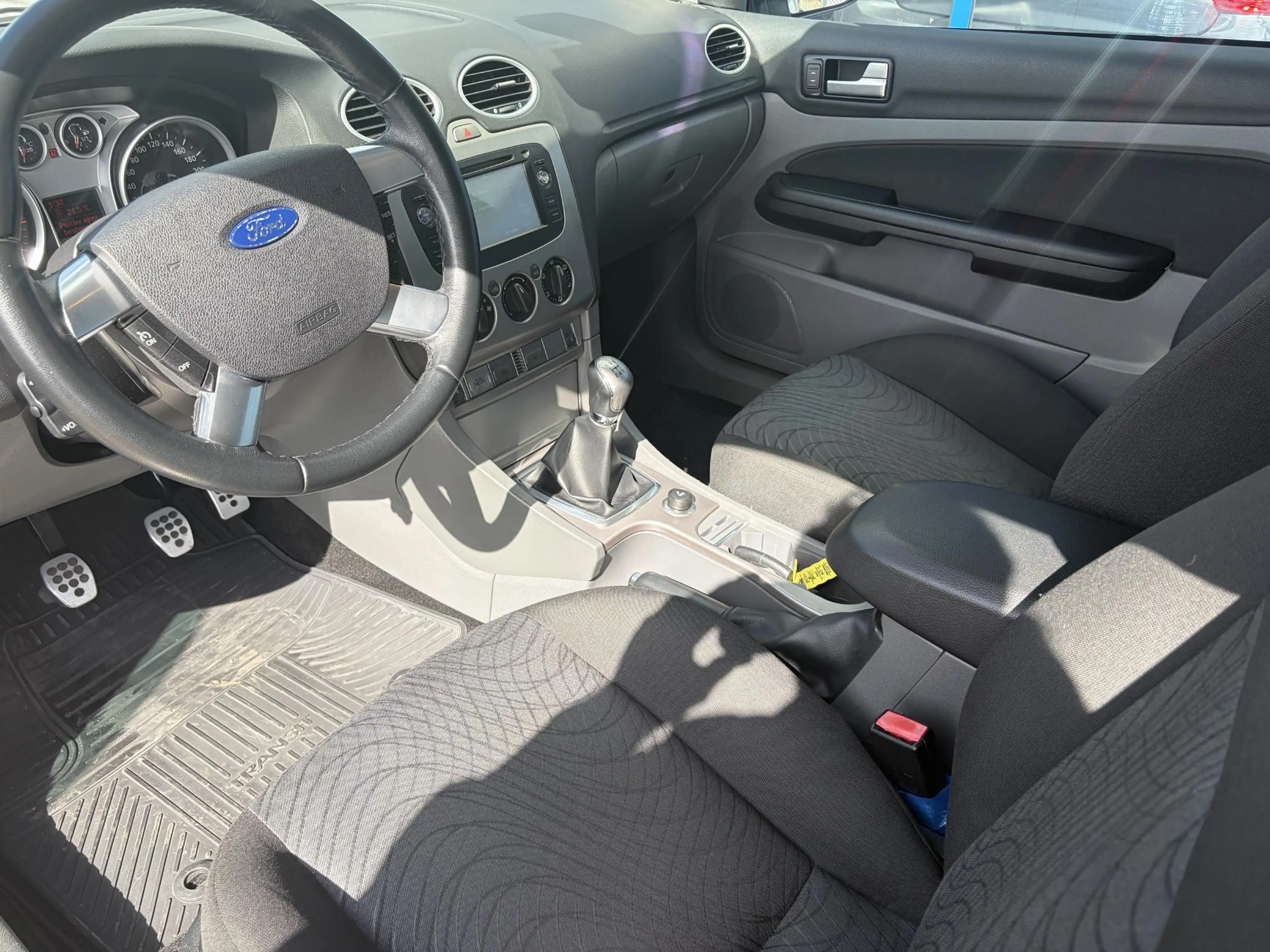 Ford Focus CC Coupé-Cabriolet 1.6 Cool & Sound — photo 10