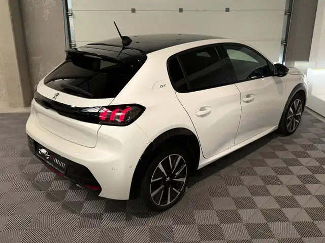 Peugeot 208 view 10
