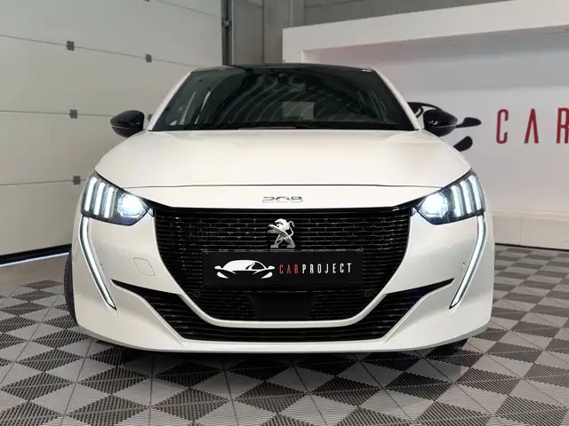 Peugeot 208 view 5