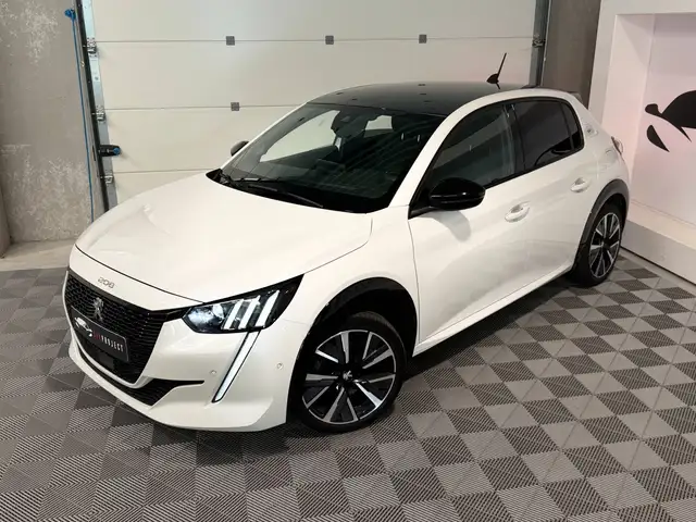 Peugeot 208 view 2