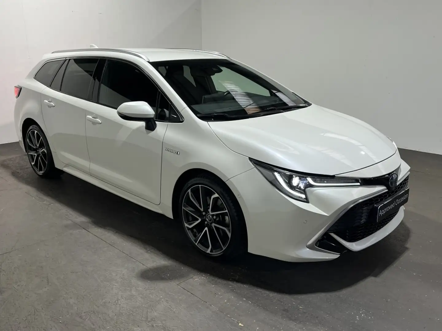 Toyota Corolla Touring Sports 2.0 Hybrid Executive | NAVI | BSM | Wit - 2