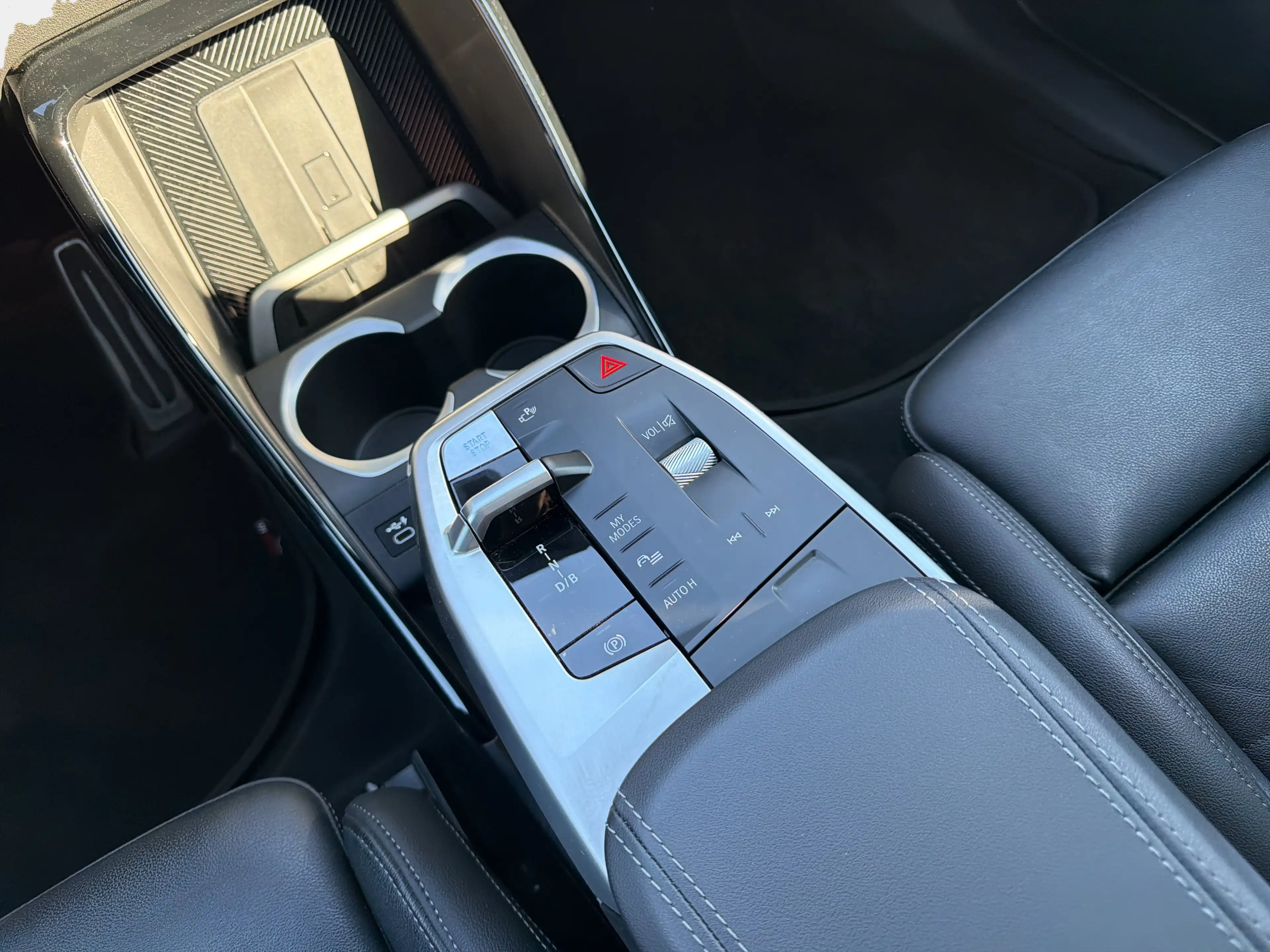 BMW iX1 xDrive30 M Sportpaket Head-Up LED RFK — photo 14