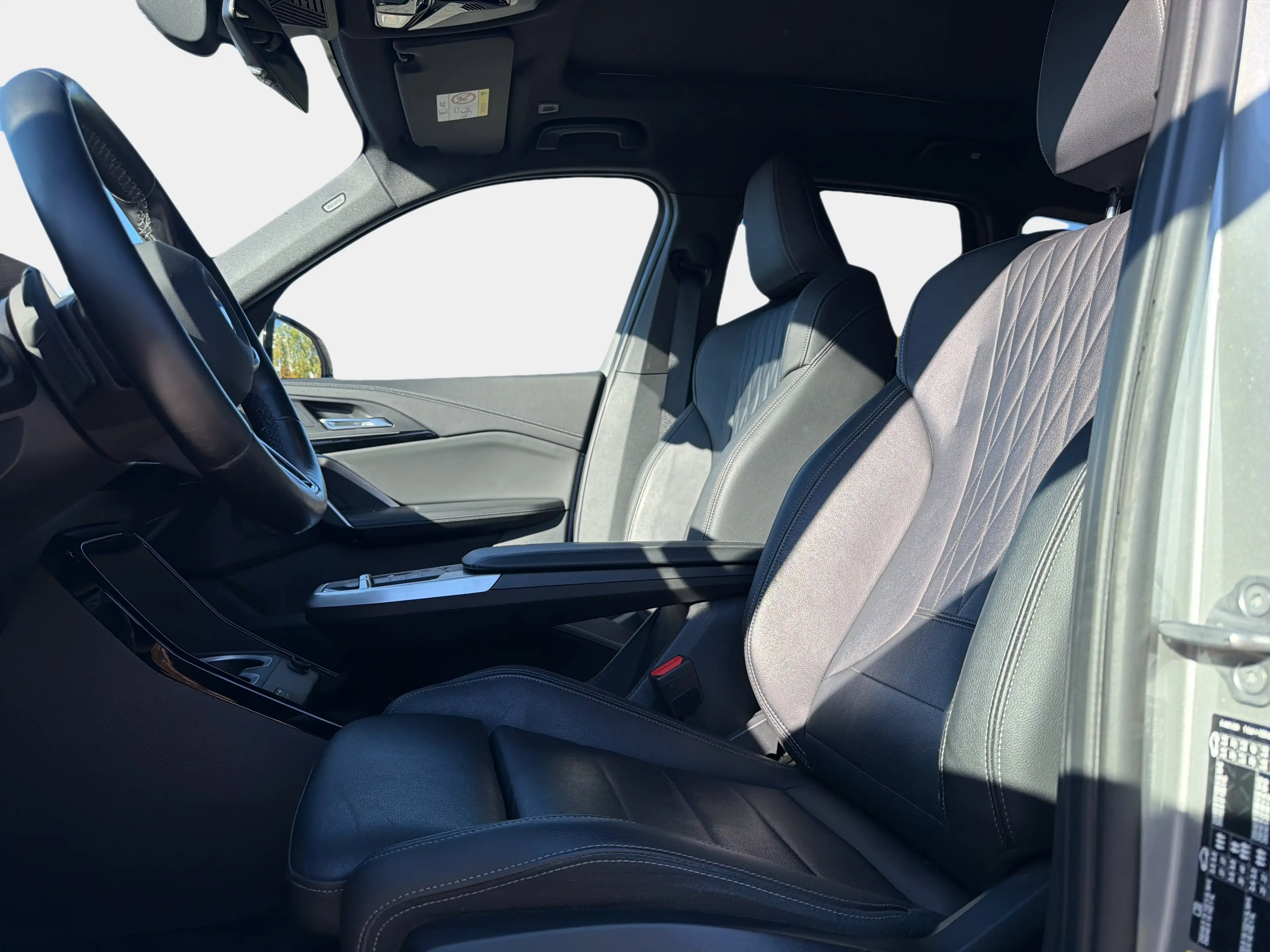 BMW iX1 xDrive30 M Sportpaket Head-Up LED RFK — photo 15