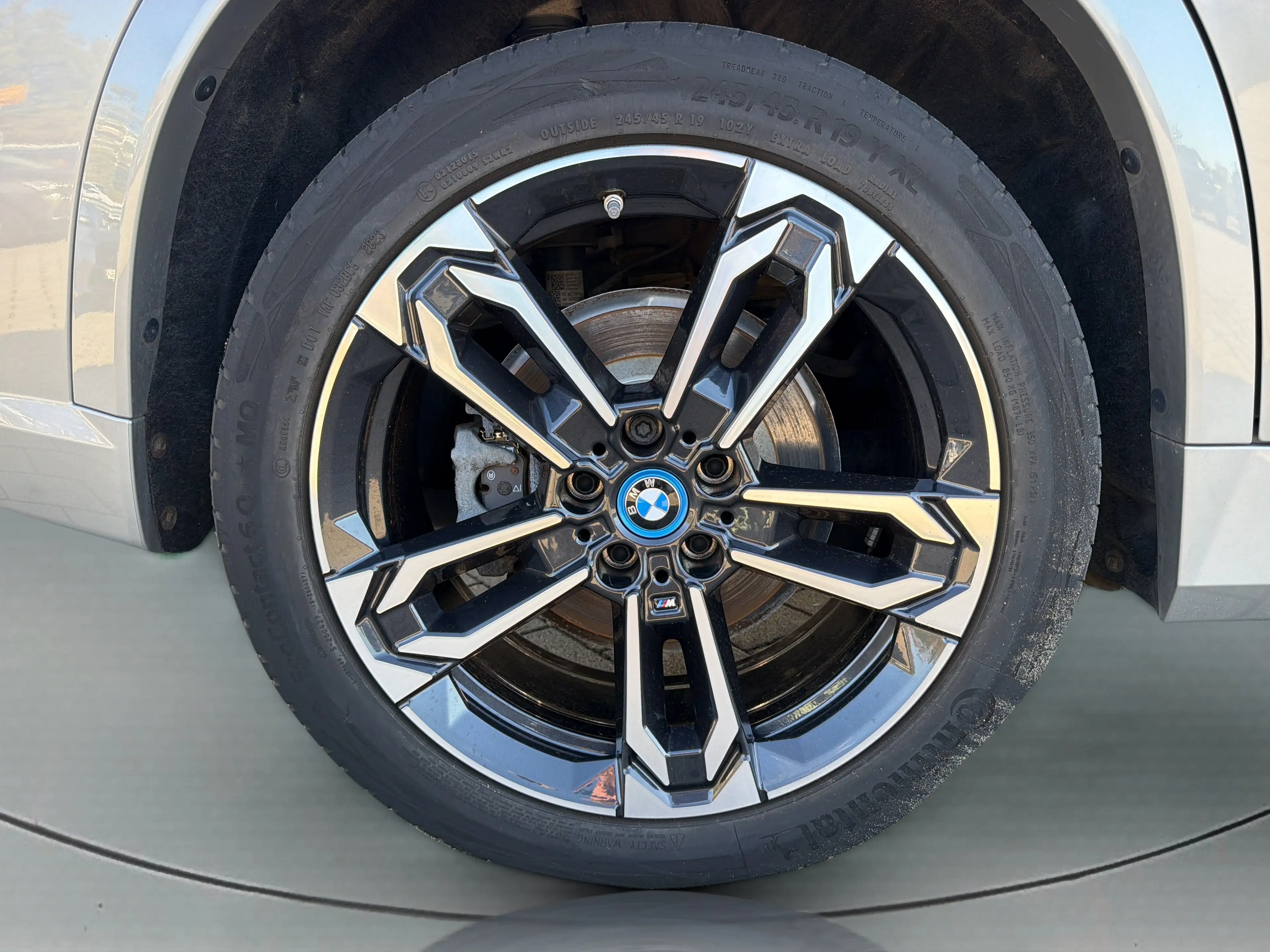 BMW iX1 xDrive30 M Sportpaket Head-Up LED RFK — photo 11