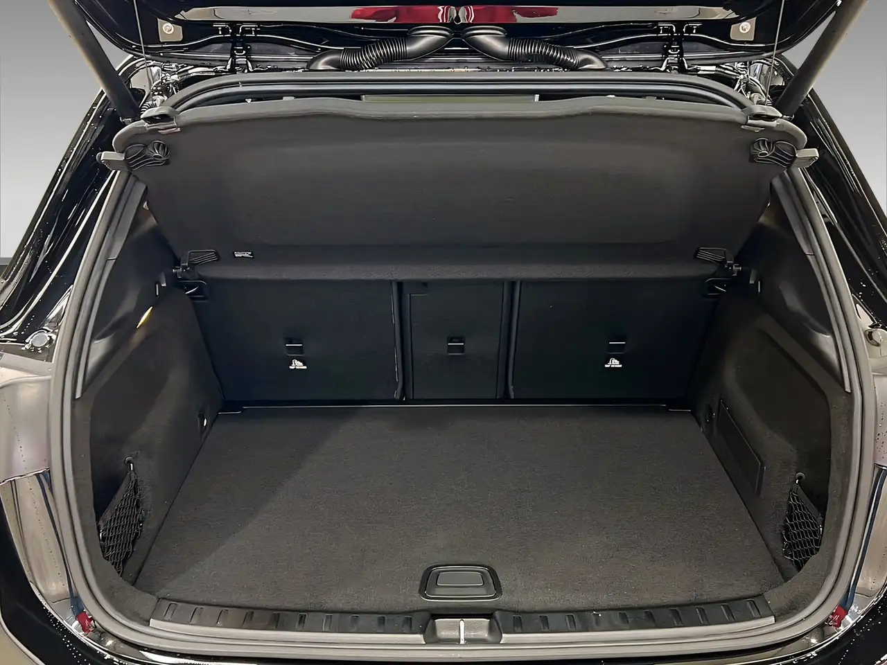 Mercedes-Benz GLA 200 AMG+LED+Night+AHK+Ambi+TotW+20"+MBUX 6