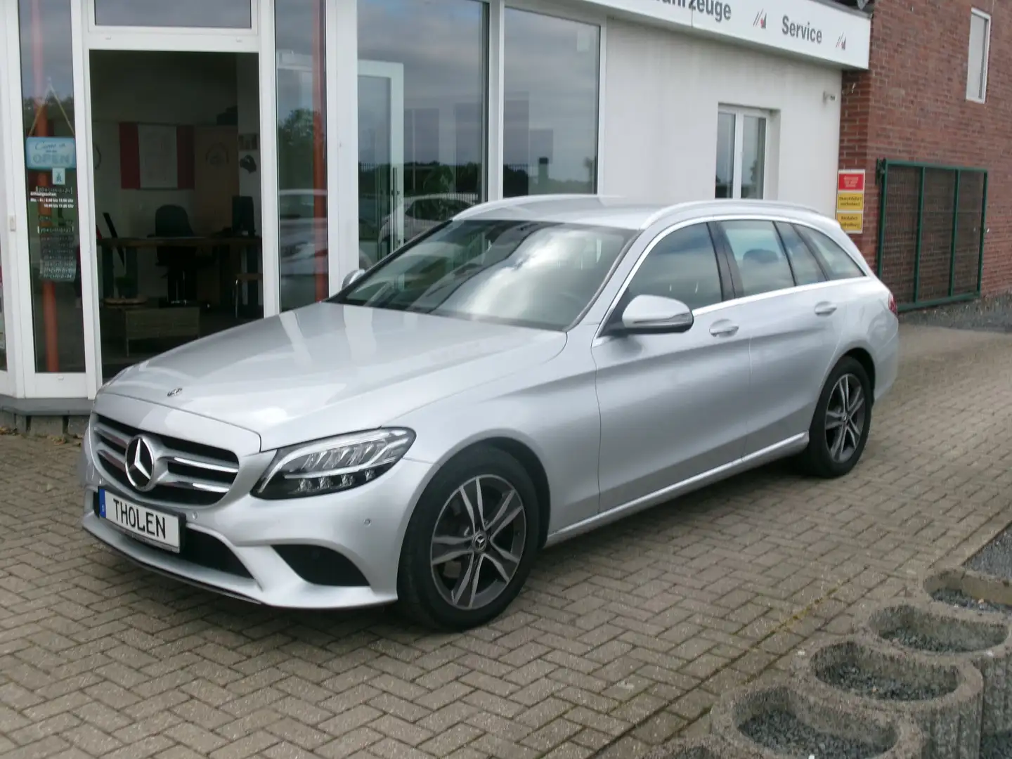 Mercedes-Benz C 180 C 180 T Autom Avantgarde Navi LED Kamera Shz PDC Grau - 2