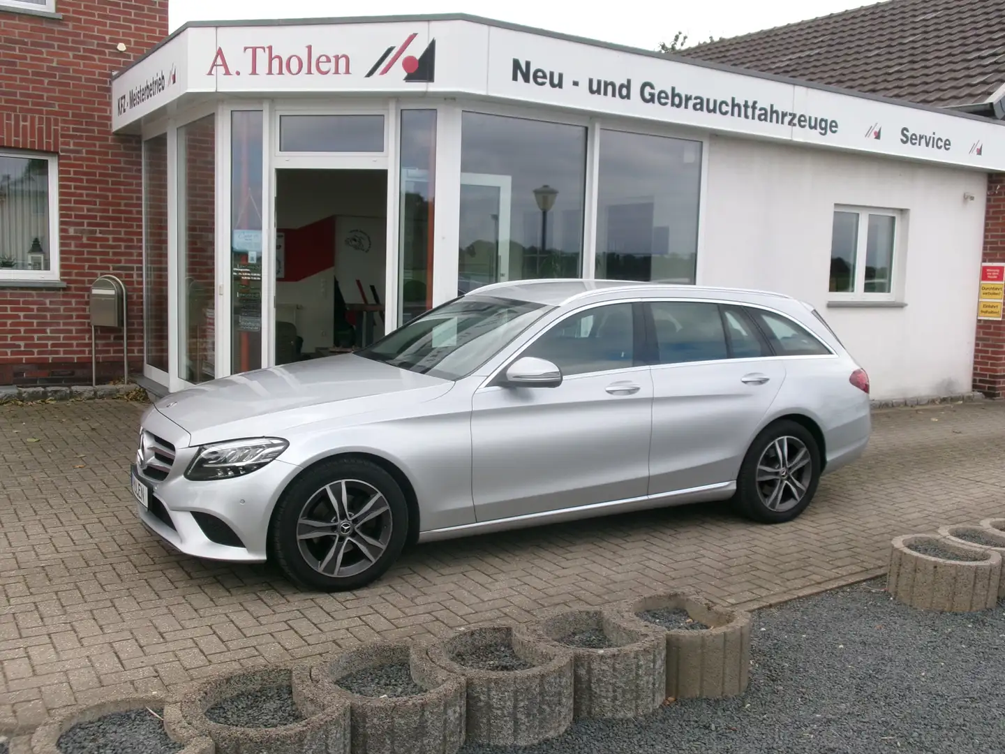 Mercedes-Benz C 180 C 180 T Autom Avantgarde Navi LED Kamera Shz PDC Grau - 1