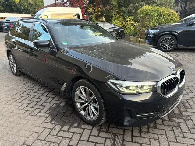 BMW 520 d Tour. Aut. LED+KAM+LEDER+LIVE+SHZ+CARPL+M