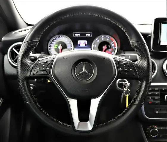 Mercedes-Benz 250 view 14