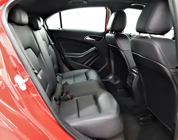 Mercedes-Benz 250 view 12