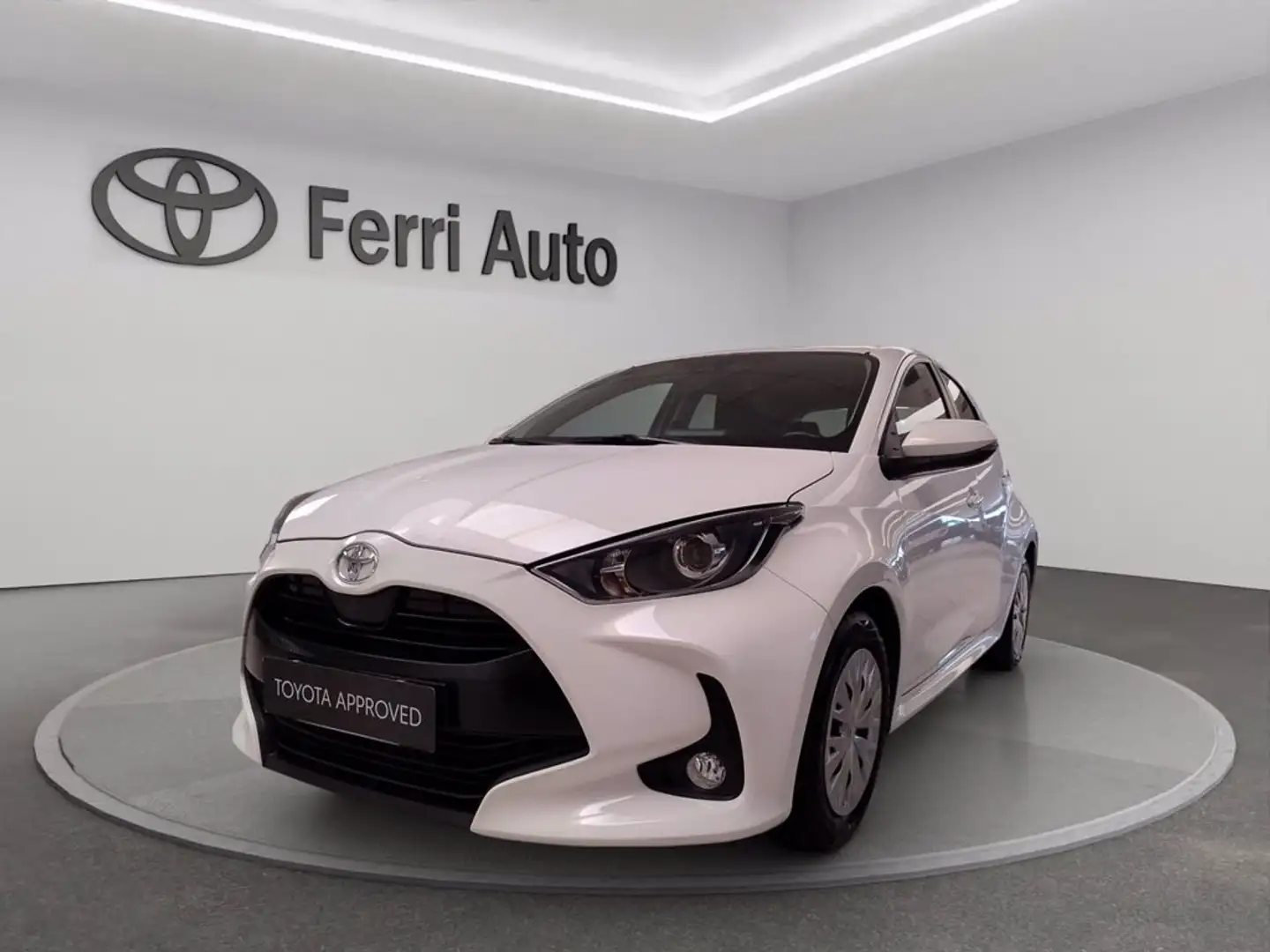 Toyota Yaris 1.0 active Biały - 1