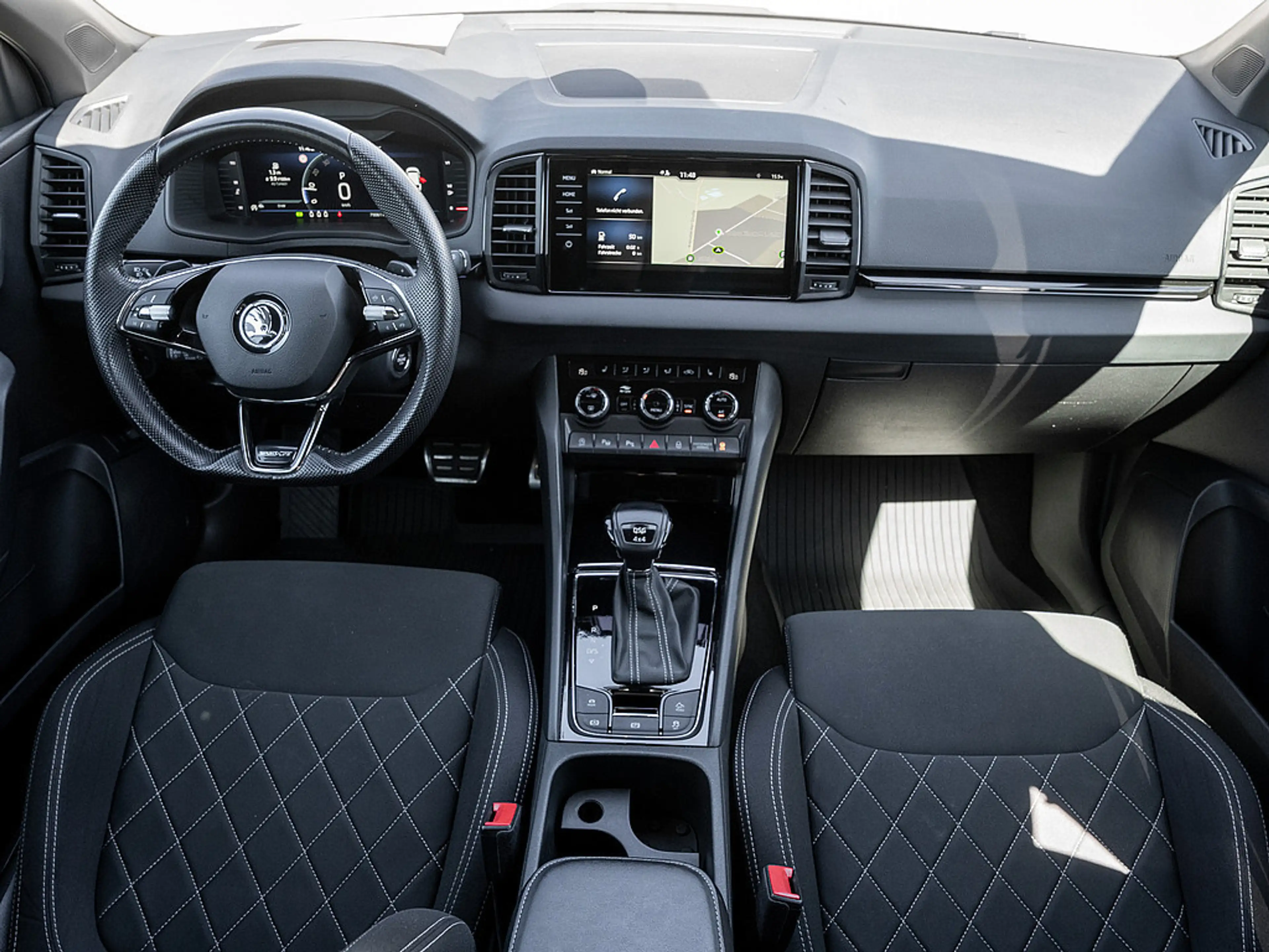 Skoda Karoq 2.0 TSI Sportline 4x4 AHK KAM MATRIX — photo 6