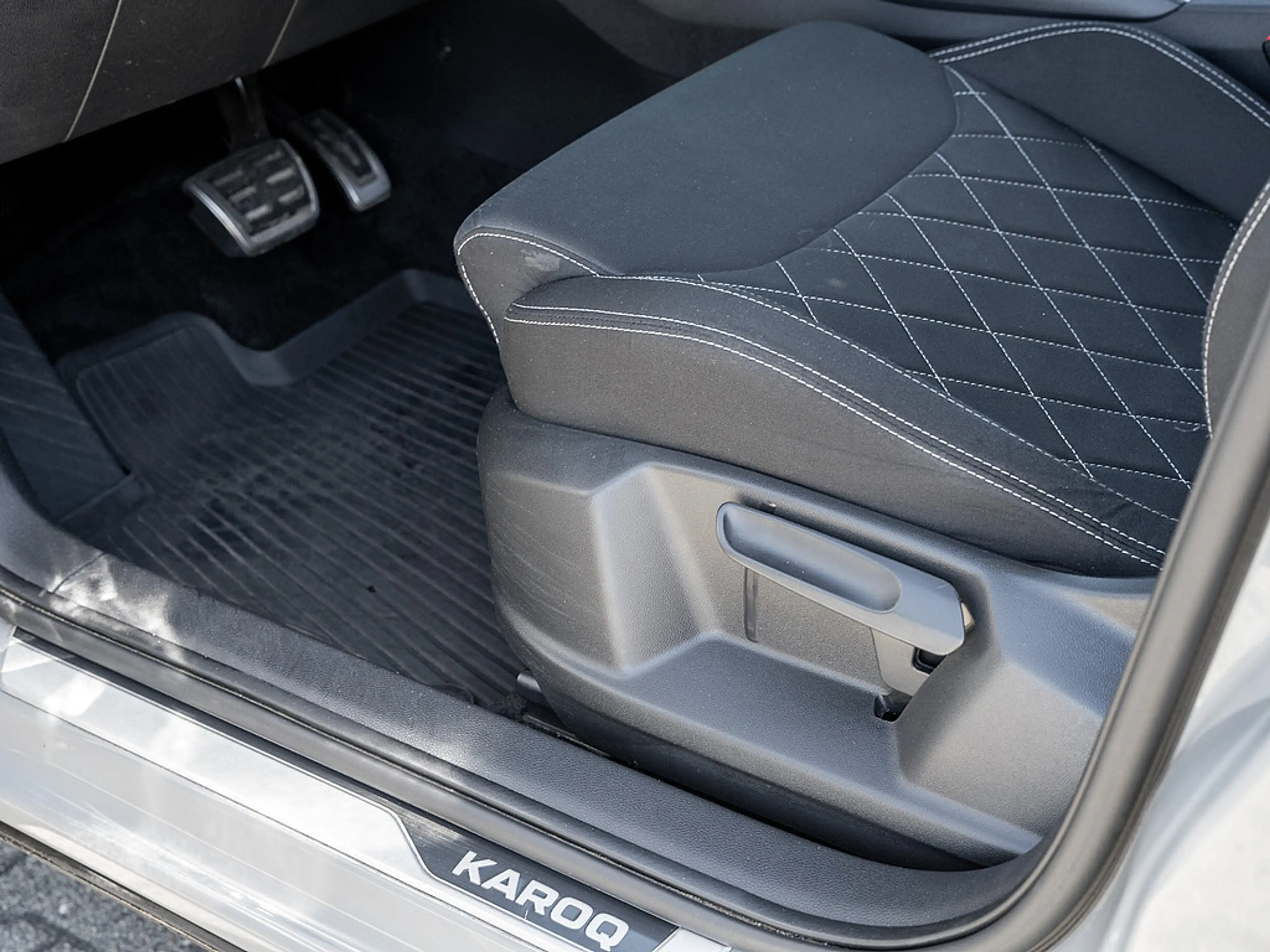 Skoda Karoq 2.0 TSI Sportline 4x4 AHK KAM MATRIX — photo 14