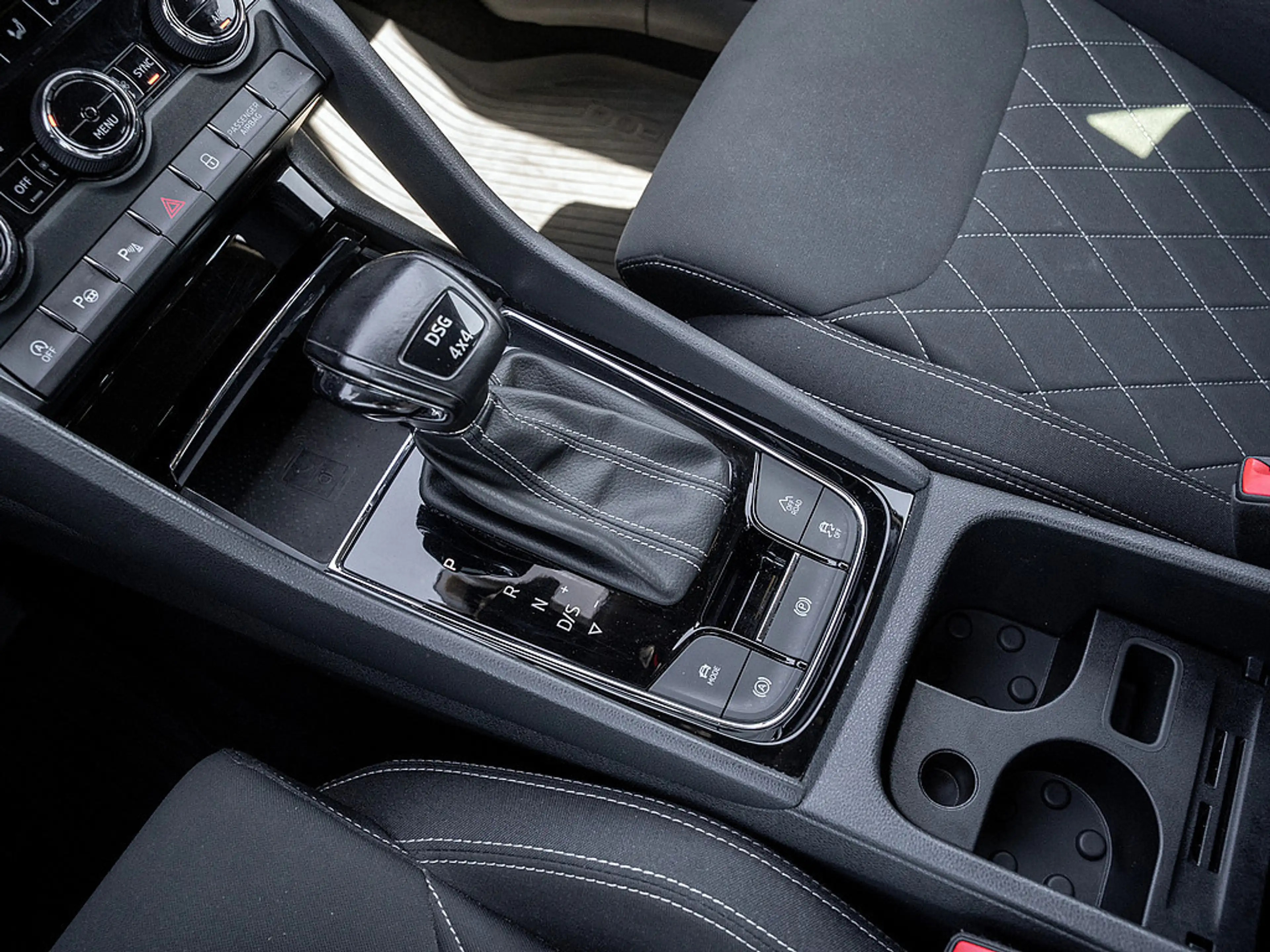 Skoda Karoq 2.0 TSI Sportline 4x4 AHK KAM MATRIX — photo 9