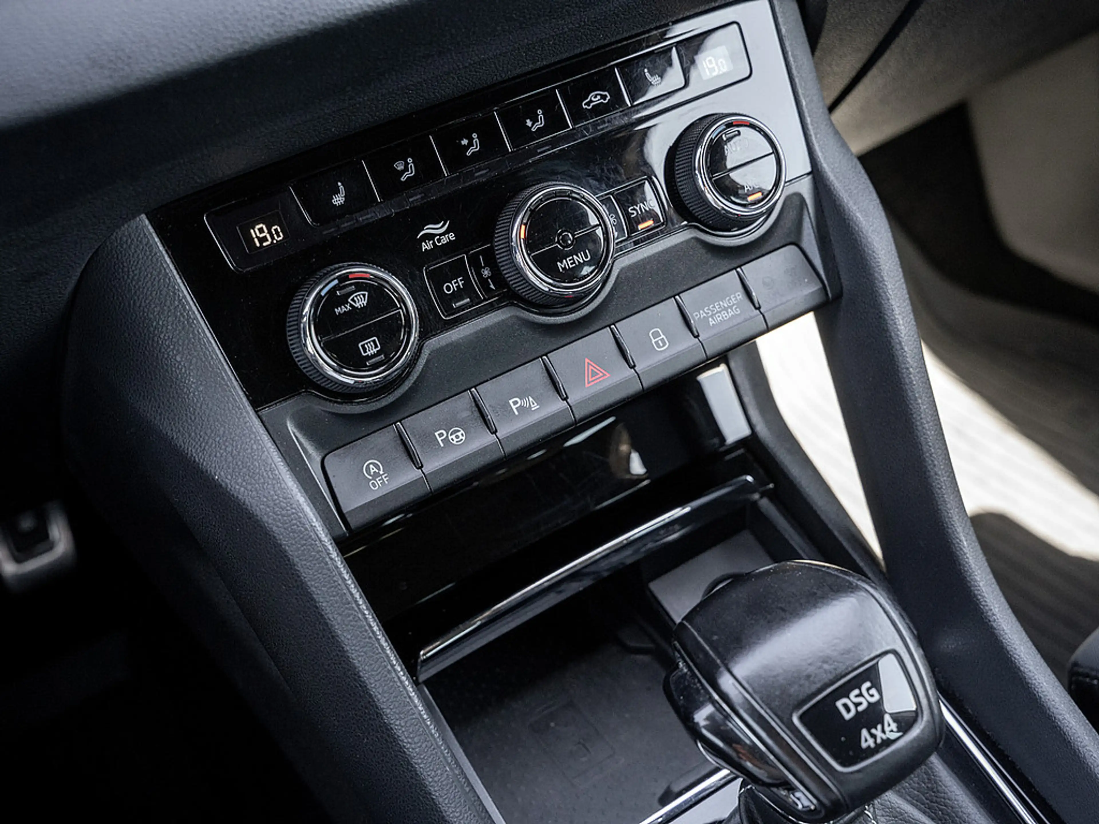 Skoda Karoq 2.0 TSI Sportline 4x4 AHK KAM MATRIX — photo 8