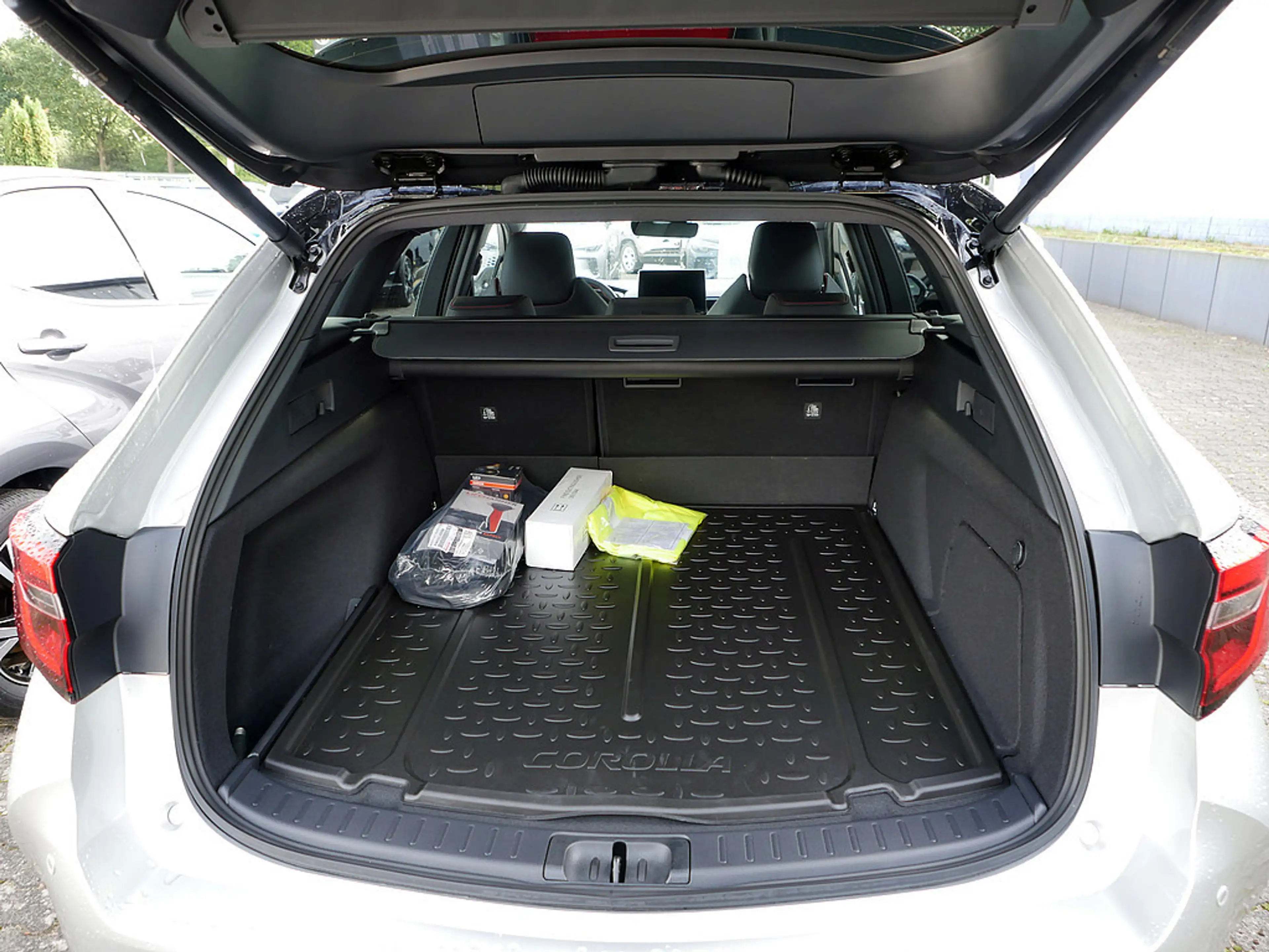 Toyota Corolla Touring Sports 2.0 Hybrid GR Sport — photo 12