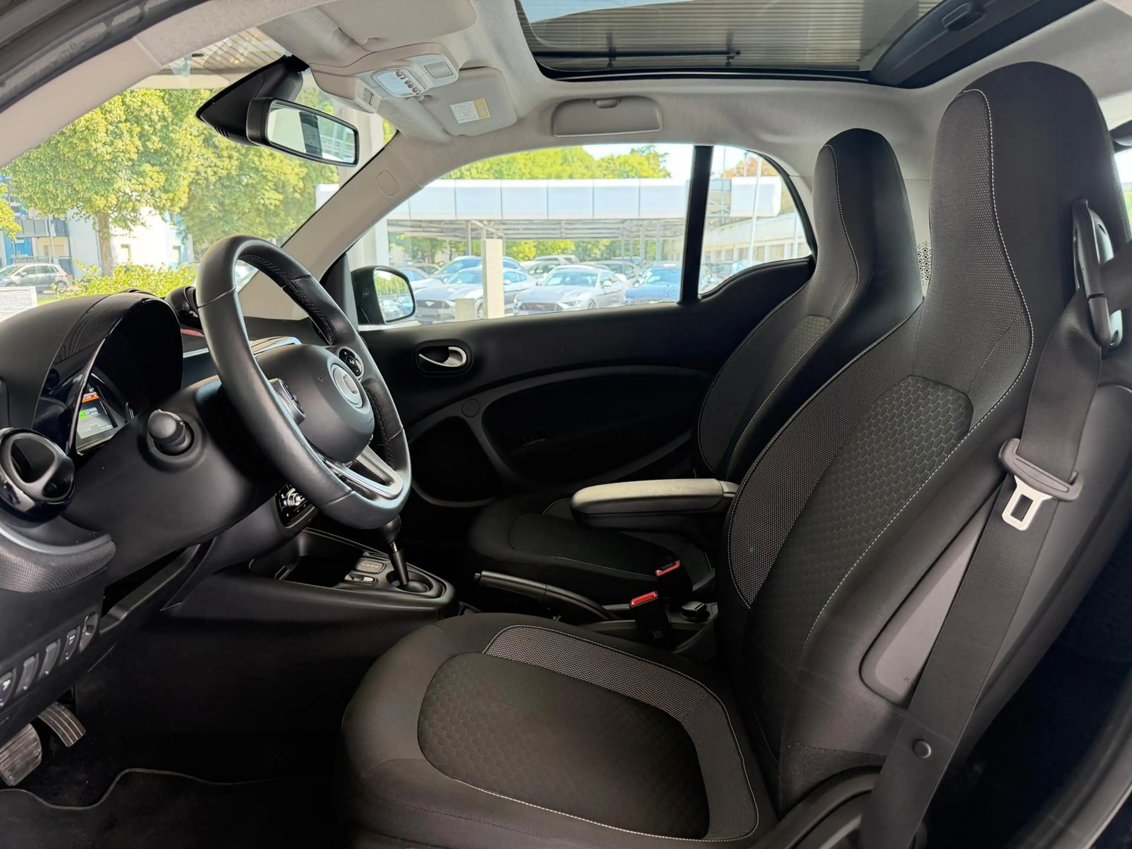 smart forTwo EQ Coupe PASSION*NAVI*PANO*KAMER*LED*22KW — photo 10