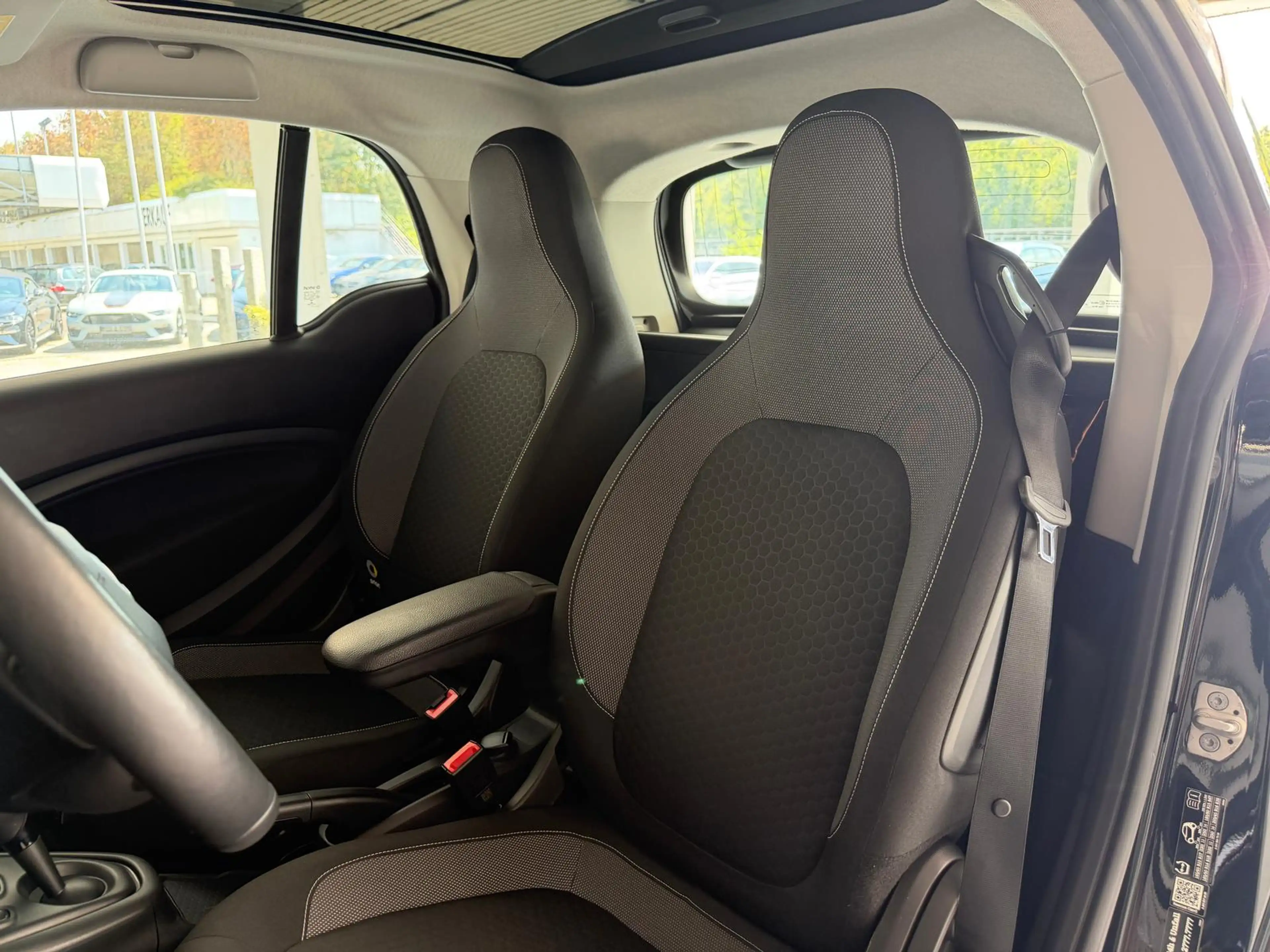 smart forTwo EQ Coupe PASSION*NAVI*PANO*KAMER*LED*22KW — photo 12