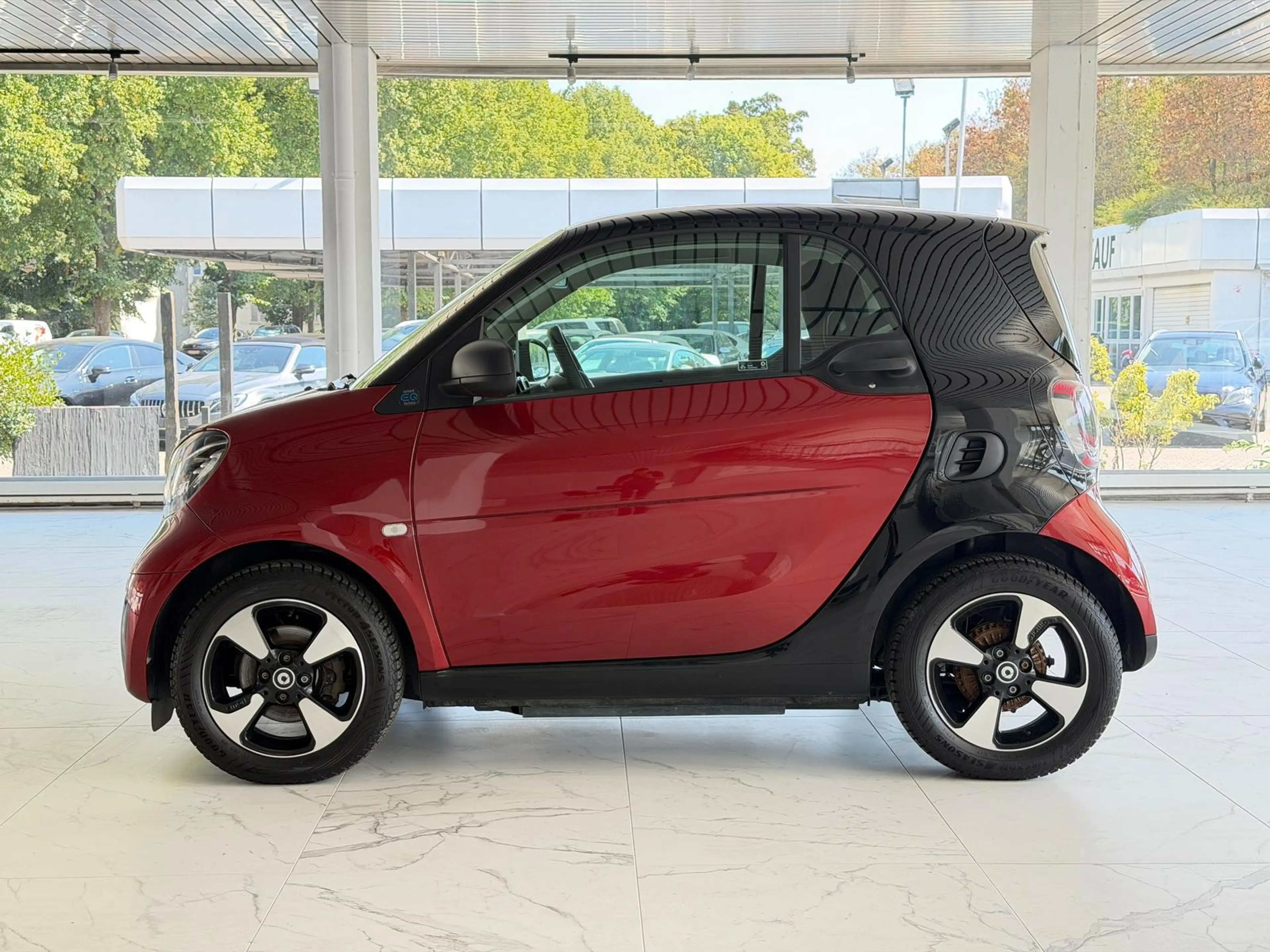 smart forTwo EQ Coupe PASSION*NAVI*PANO*KAMER*LED*22KW — photo 4
