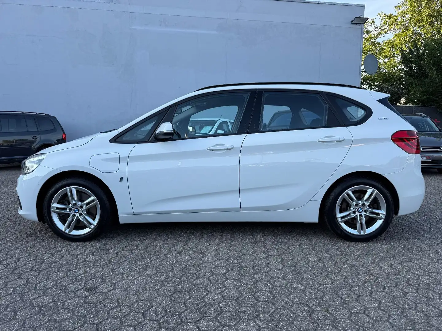 BMW 225 Baureihe 2 Active Tourer 225 xe Advantage Weiß - 2
