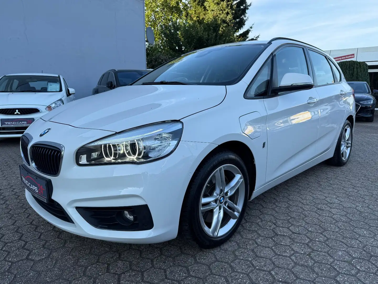BMW 225 Baureihe 2 Active Tourer 225 xe Advantage Weiß - 1