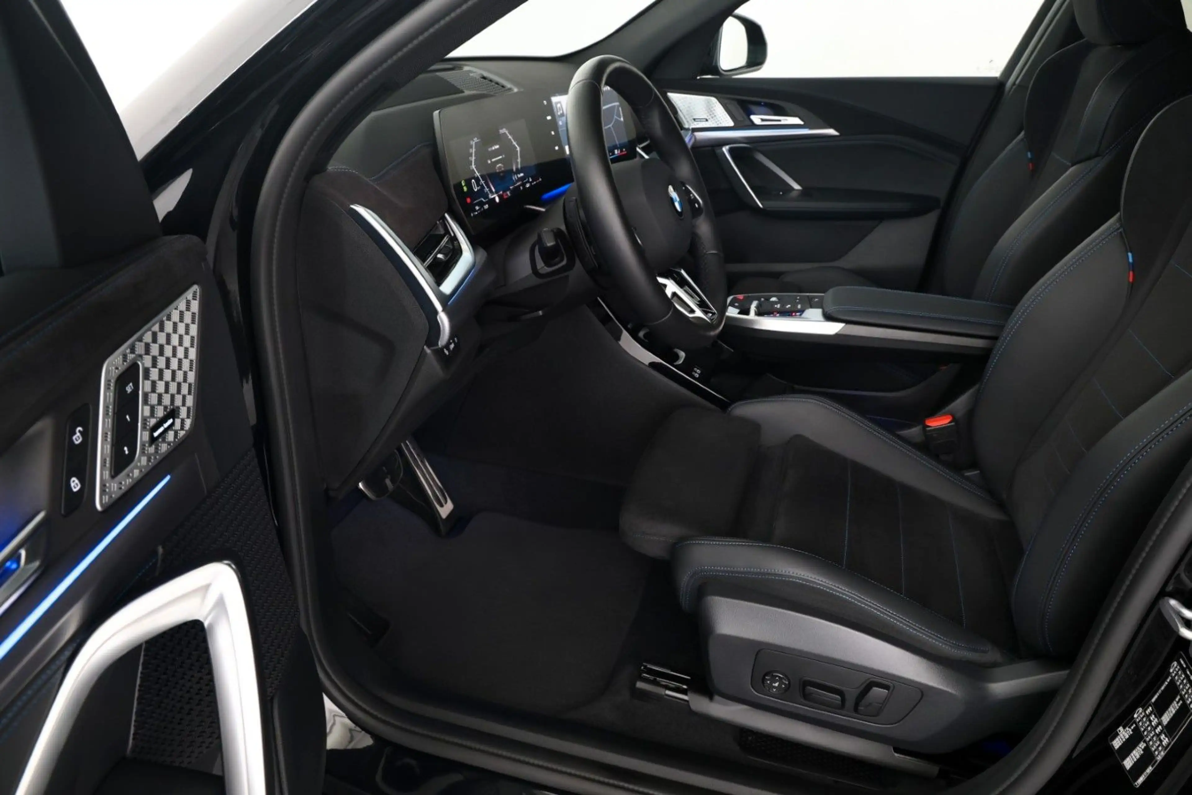 BMW X2 sDrive18d M Sport DriveProf H&K HUD 360° 19" — photo 14