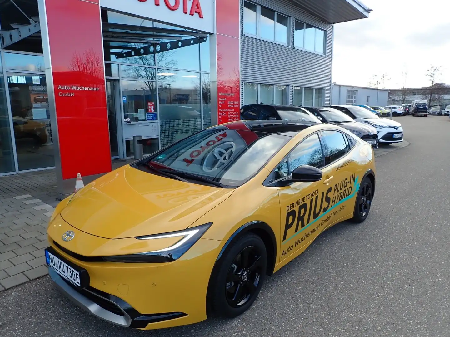 Toyota Prius 2.0 Plug-in Hybrid Executive, Panorama Żółty - 1