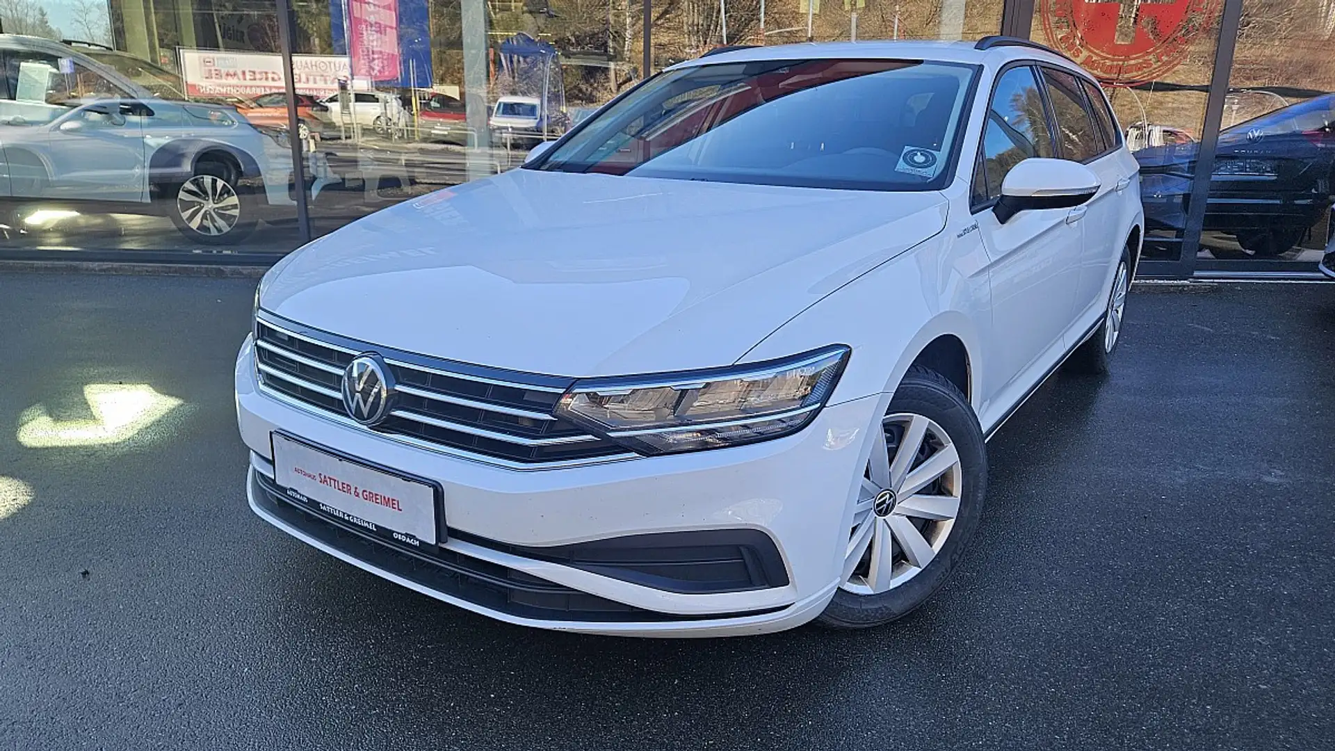 Volkswagen Passat Variant 2,0 SCR TDI DSG**8-fach bereift** Weiß - 1