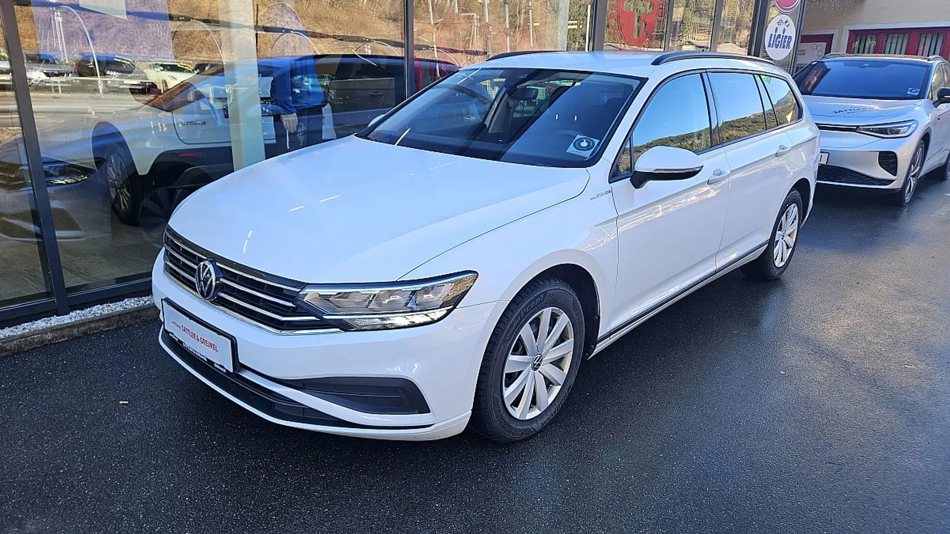 Volkswagen Passat Variant 2,0 SCR TDI DSG**8-fach bereift** Weiß - 2