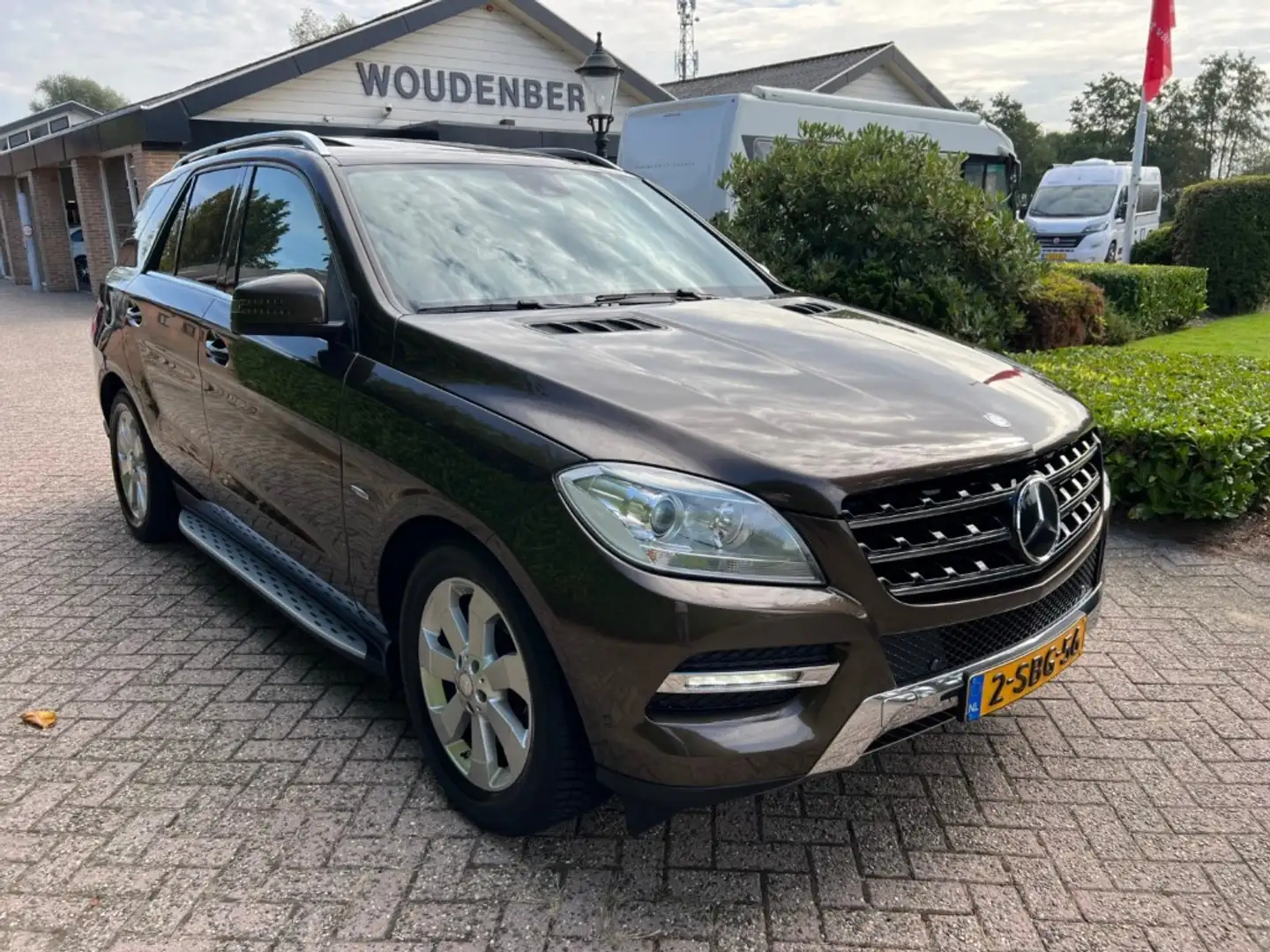 Mercedes-Benz ML 350 ML 350, Distr., Dak, Airmatic, Standverw., Comand Marrón - 1