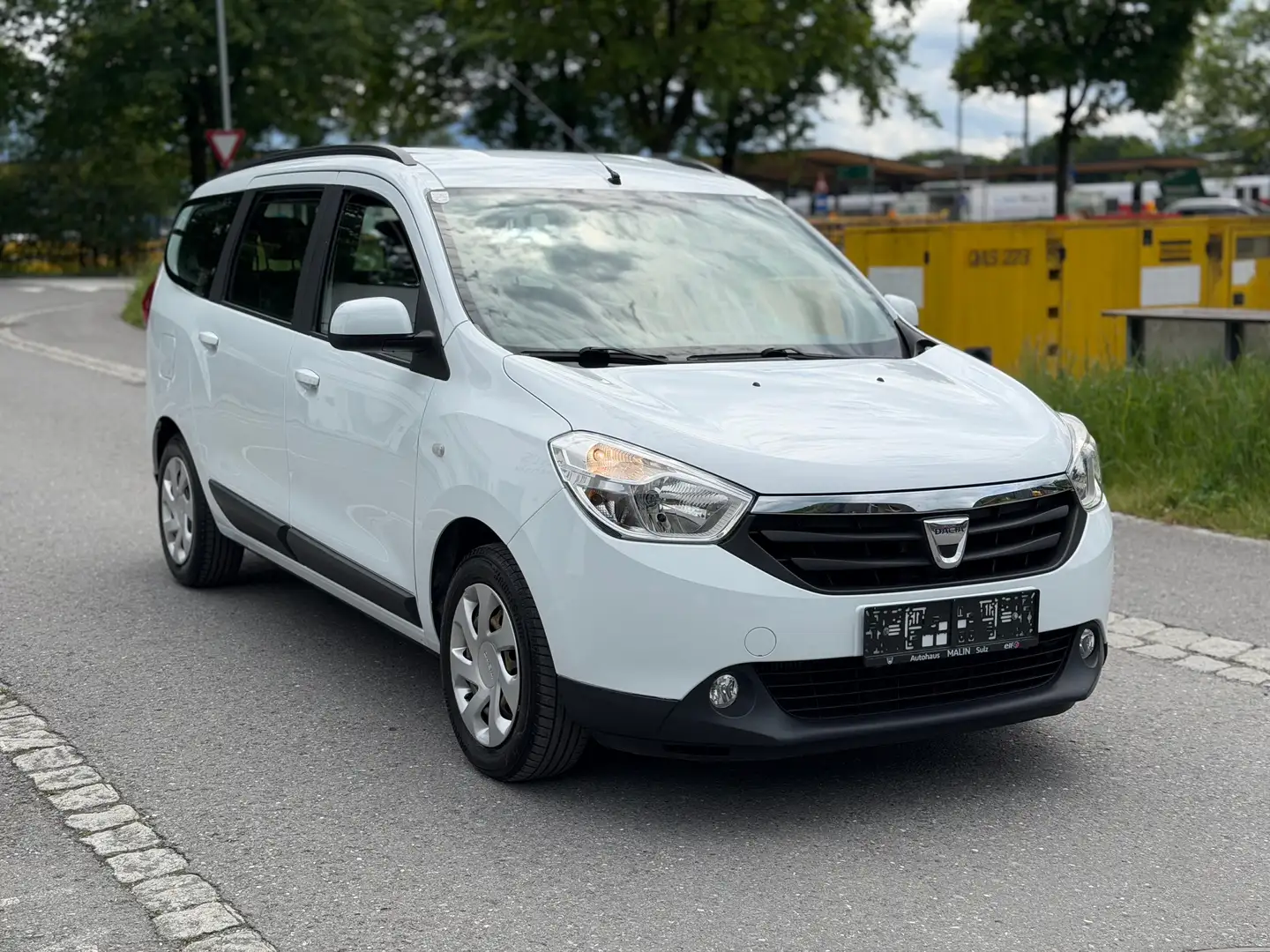 Dacia Lodgy Ambiance TCe 115 7 Sitzer  Tüv Bis 01.2027 - 1