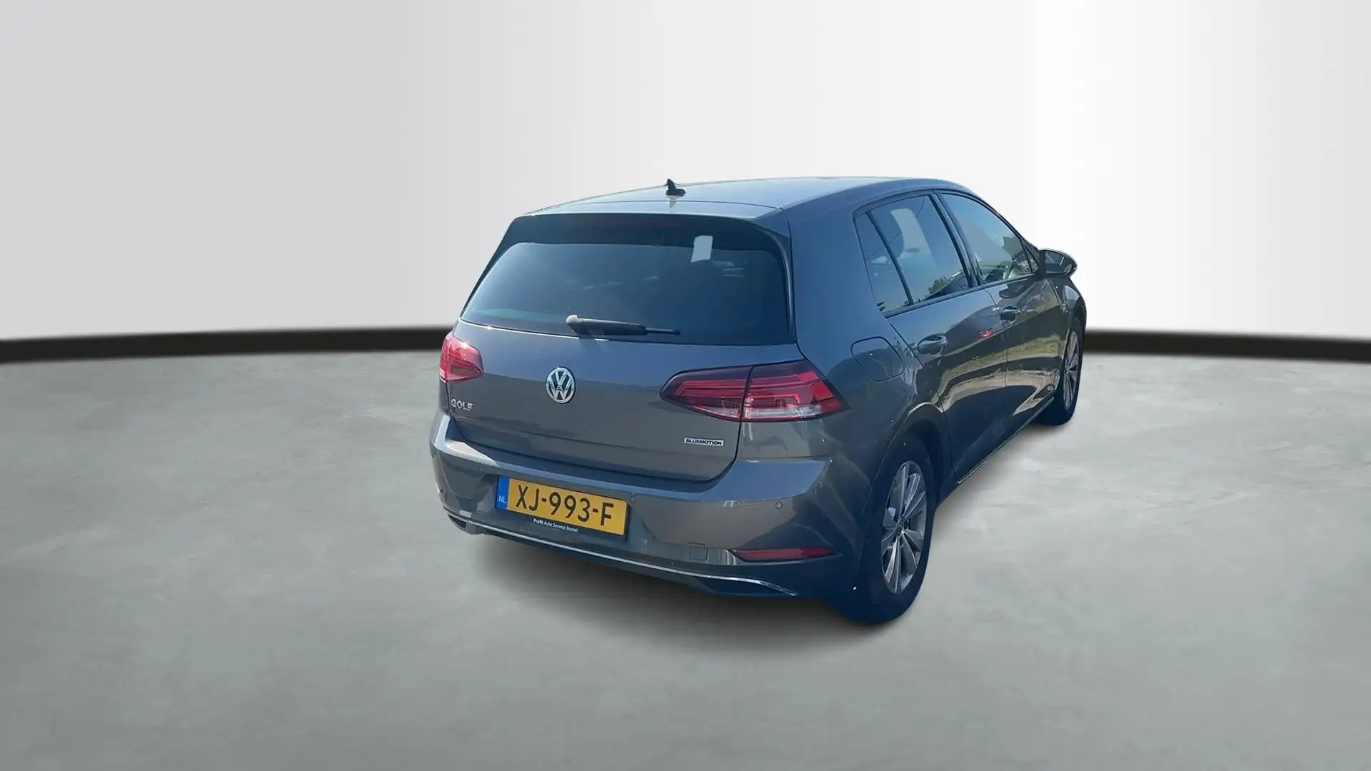 Volkswagen Golf 1.5 TSI 130pk Comfortline / Navigatie / Adaptive C Grijs - 2