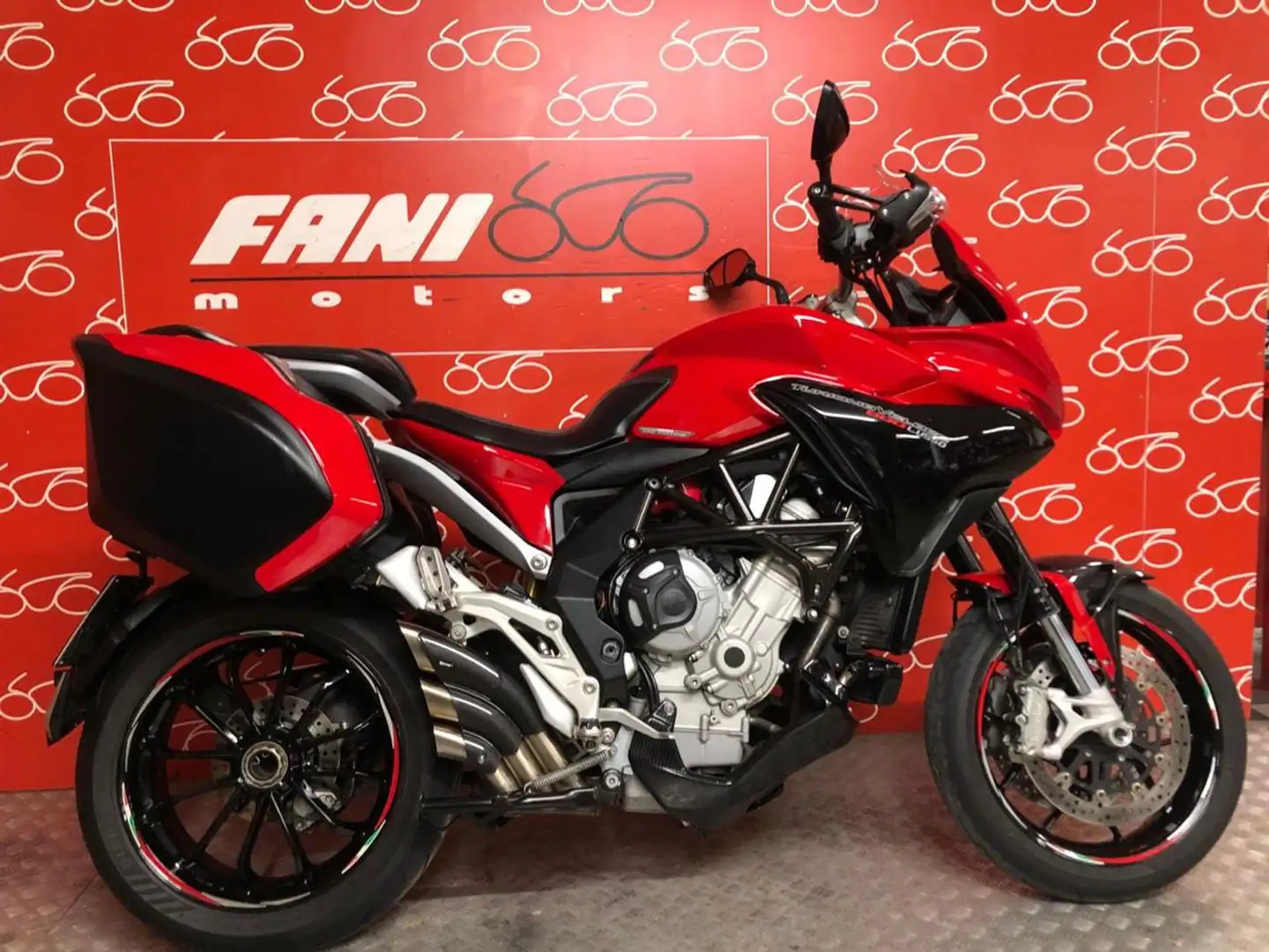 MV Agusta Turismo Veloce 800 Lusso Красный - 1