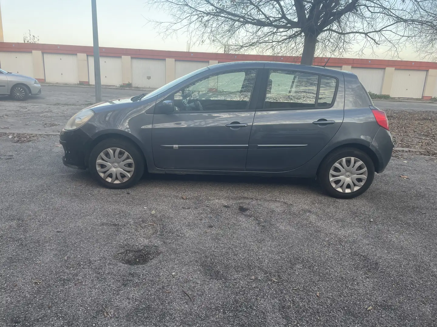 Renault Clio 1.5 dCi 80 Confort Authentique - 1