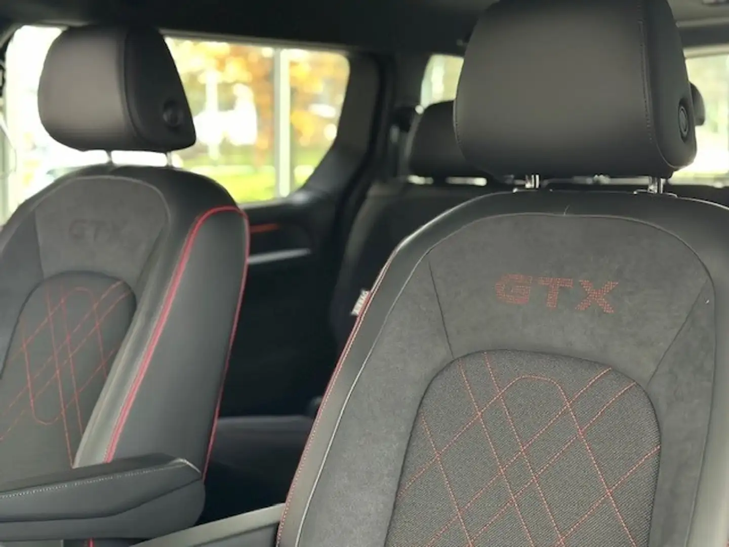 Volkswagen ID. Buzz GTX 4MOTION 1-Gang-Automatikgetrieb Schwarz - 2