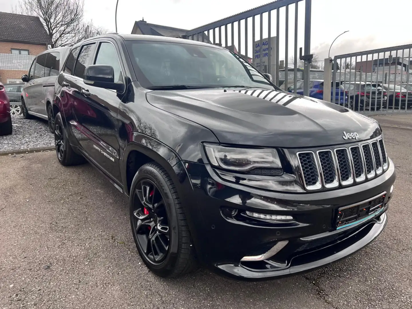 Jeep Grand Cherokee 6.4l V8 HEMI SRT NAVI CUIR PANO 1 HAND Schwarz - 2